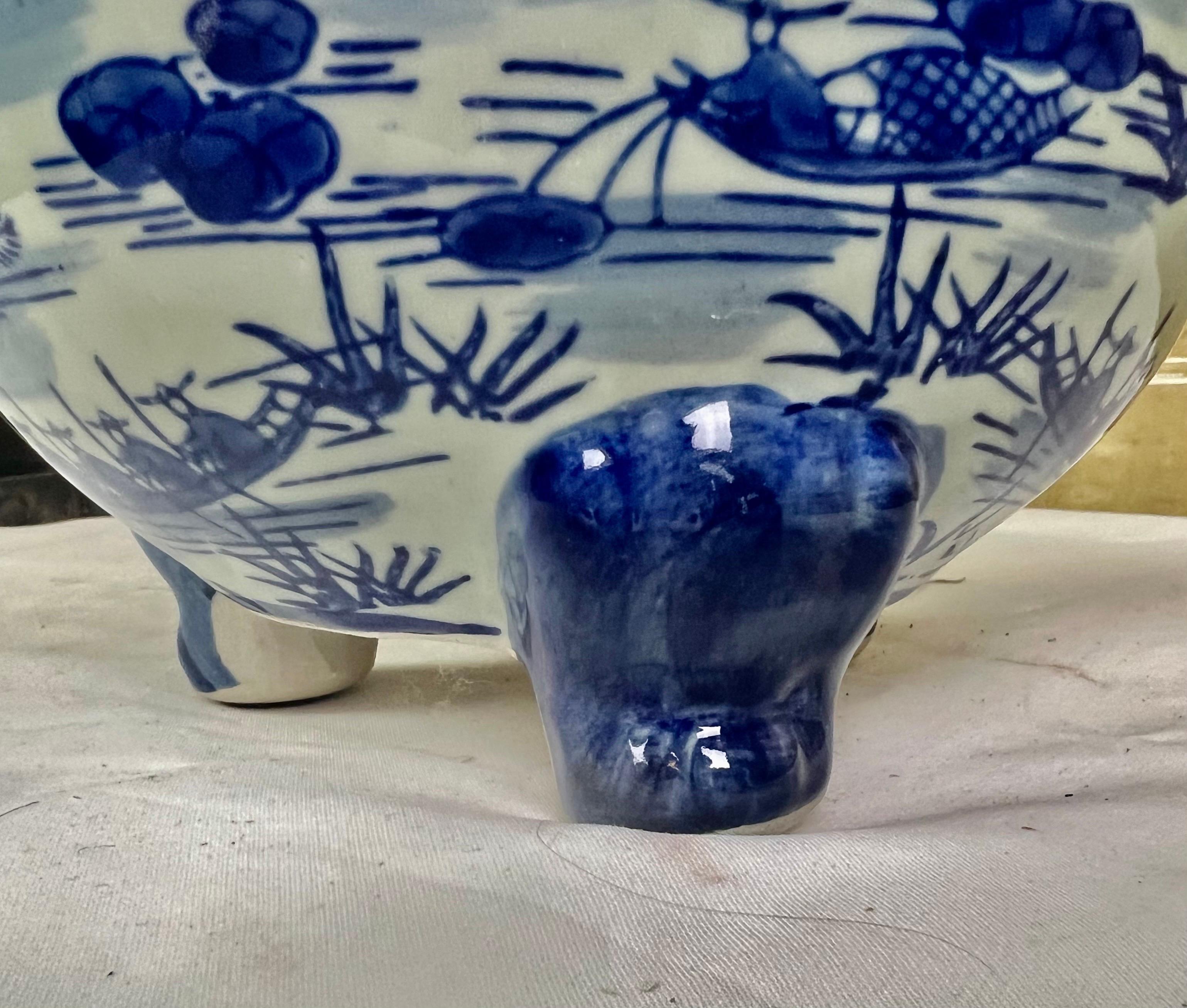 Blue & White Chinese Export Orchid Pot In Good Condition For Sale In Los Angeles, CA