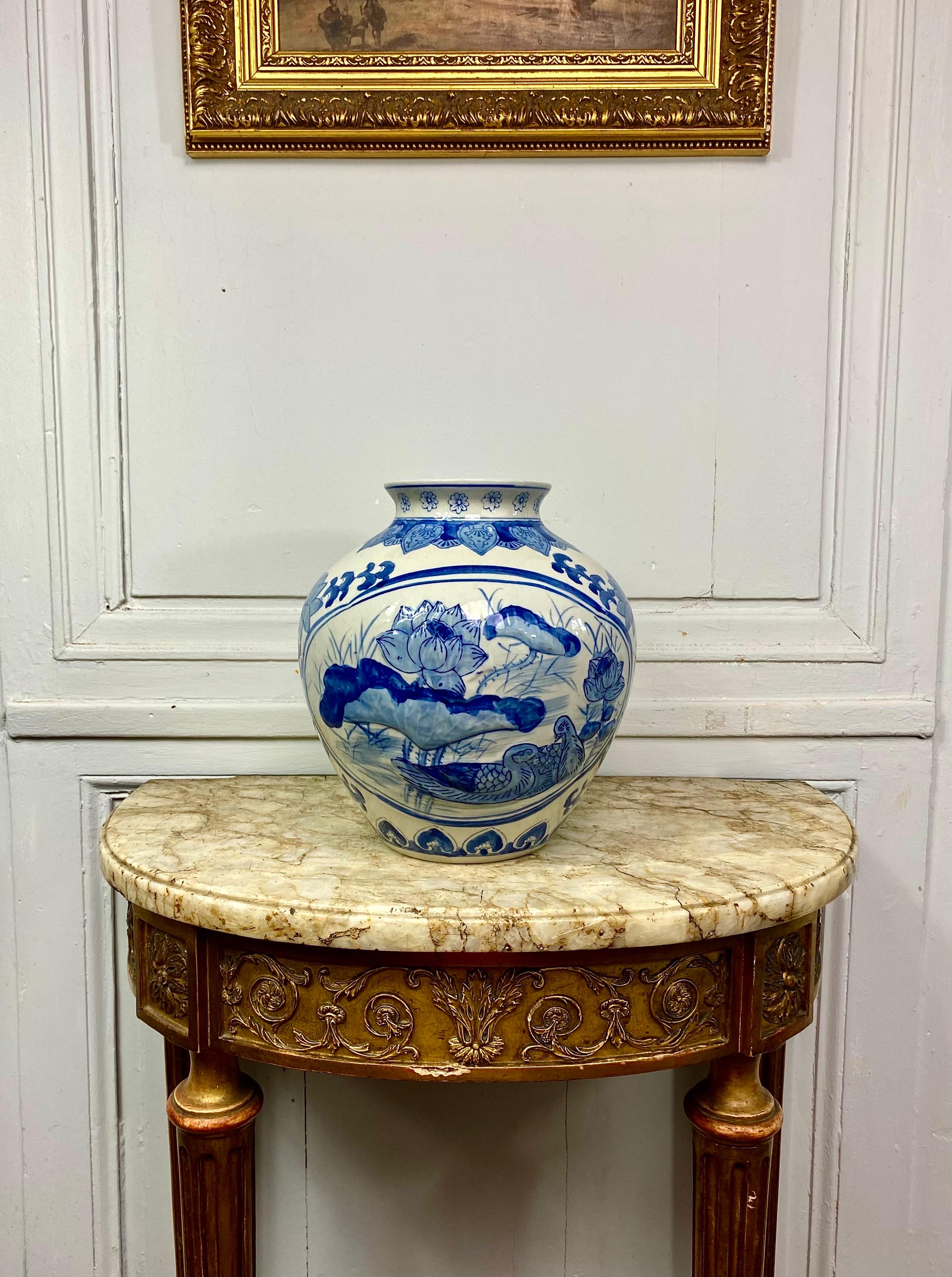 Blue White Chinese Porcelain Vase Decorated With Lotus Flowers For Sale 5