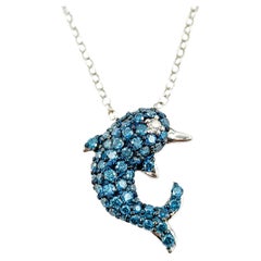 Colgante Delfín con Diamante Azul y Blanco en Oro Blanco