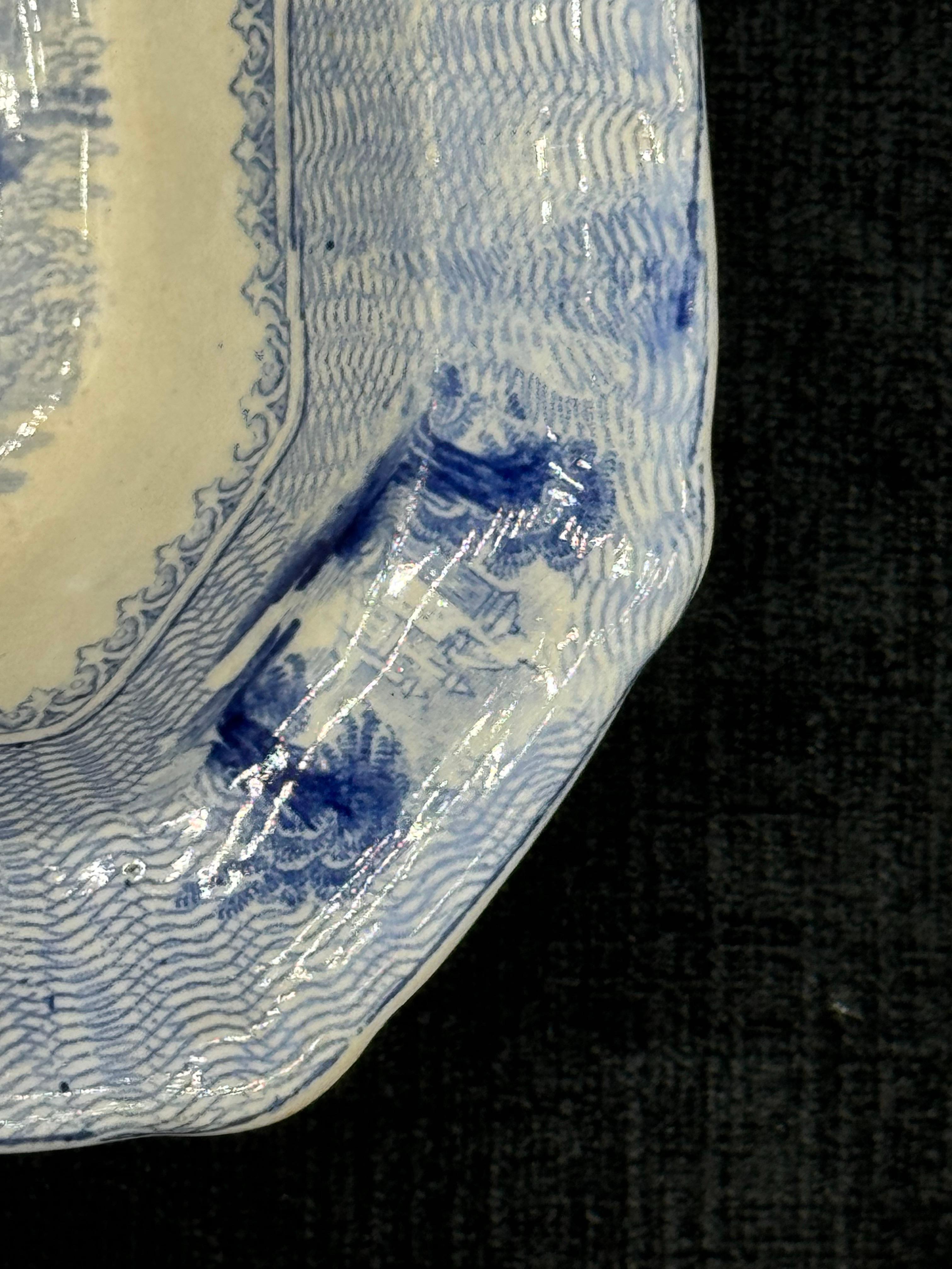 Plat bleu et blanc Siam  Vaisselle à transfert en pierre de fer en vente 6