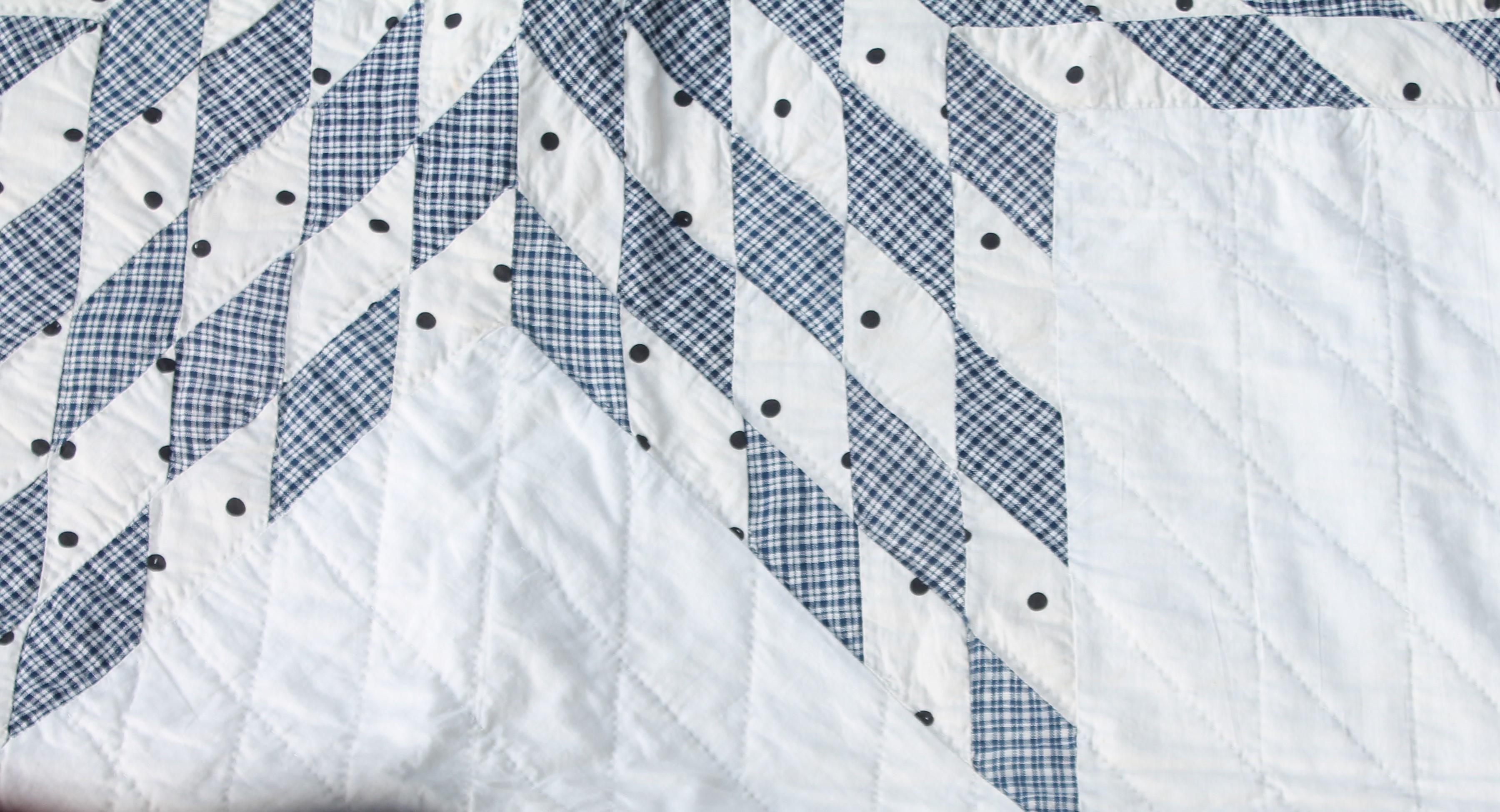 Blue and White Eight Point Star Quilt In Good Condition For Sale In Los Angeles, CA