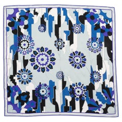 Sciarpa in seta con stampa astratta blu e bianca di Emilio Pucci