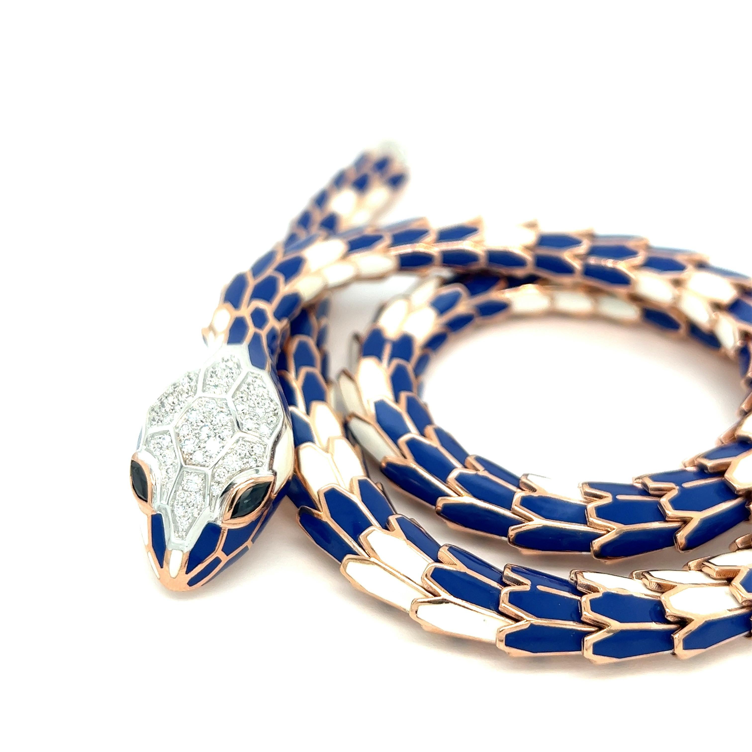 Contemporain Collier serpent en émail bleu et blanc avec diamant et saphir en vente