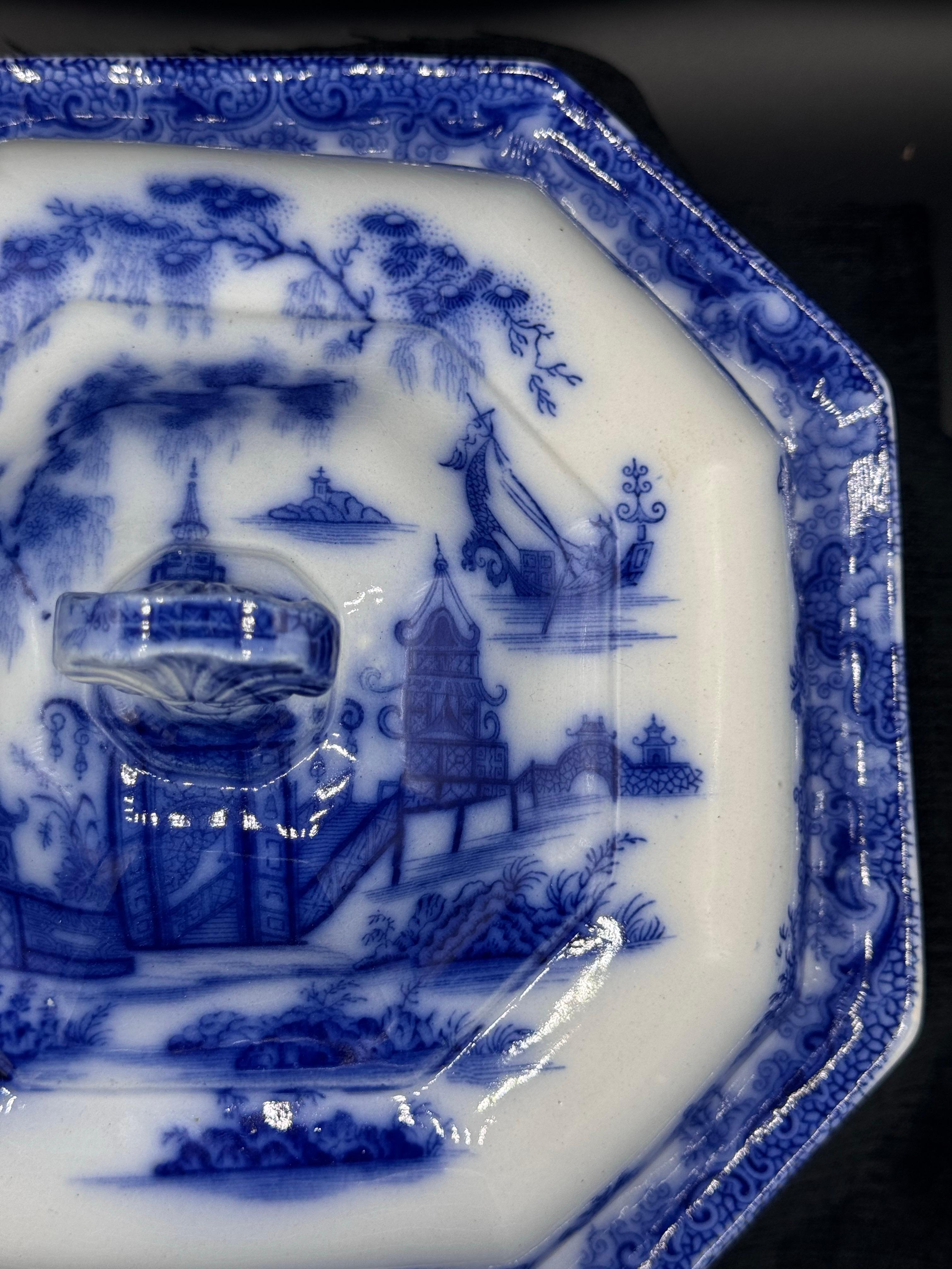 Bol sur pied bleu et blanc avec couvercle à motif « Hampoa Pattern » en vente 2