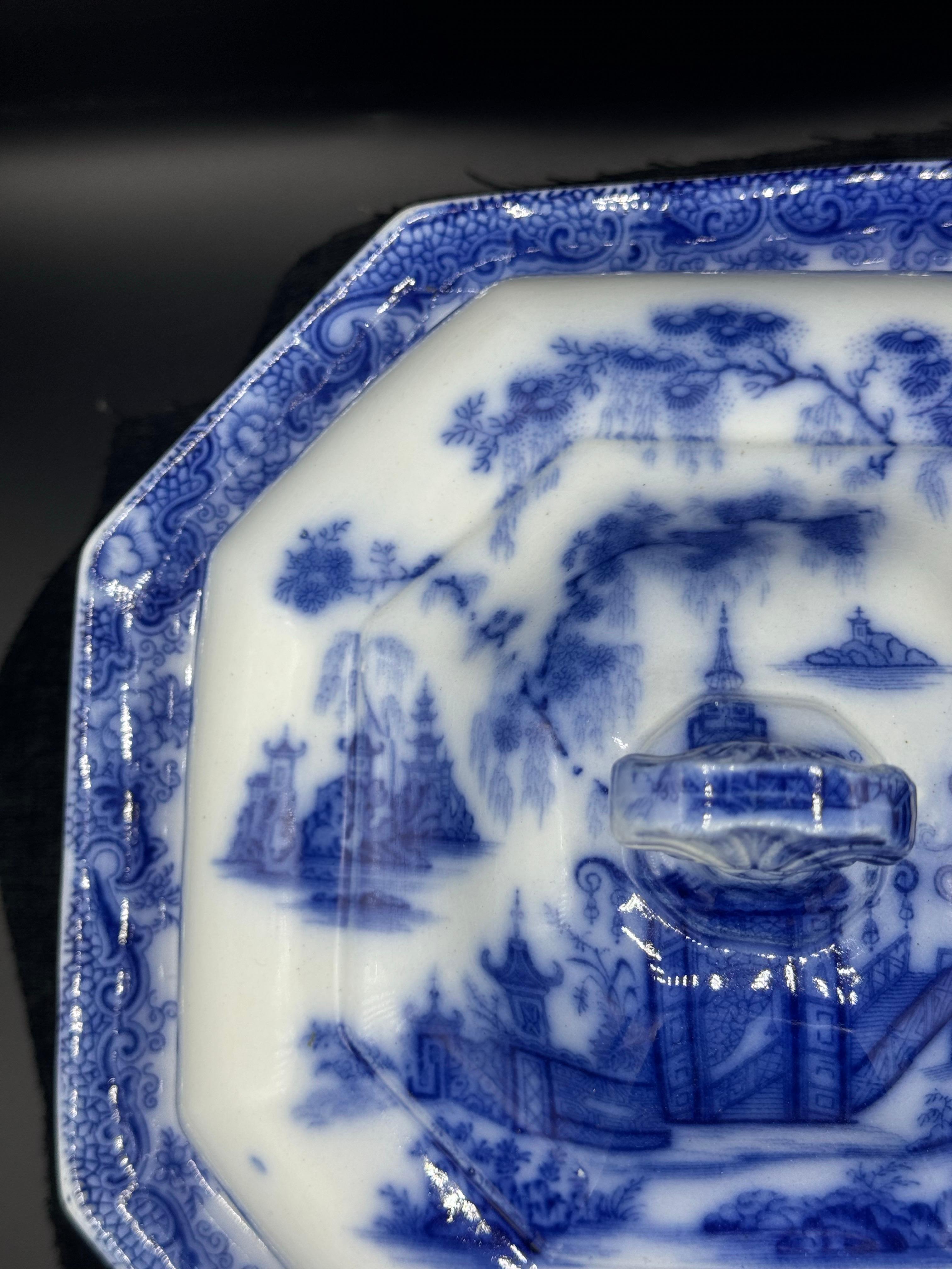Bol sur pied bleu et blanc avec couvercle à motif « Hampoa Pattern » en vente 3