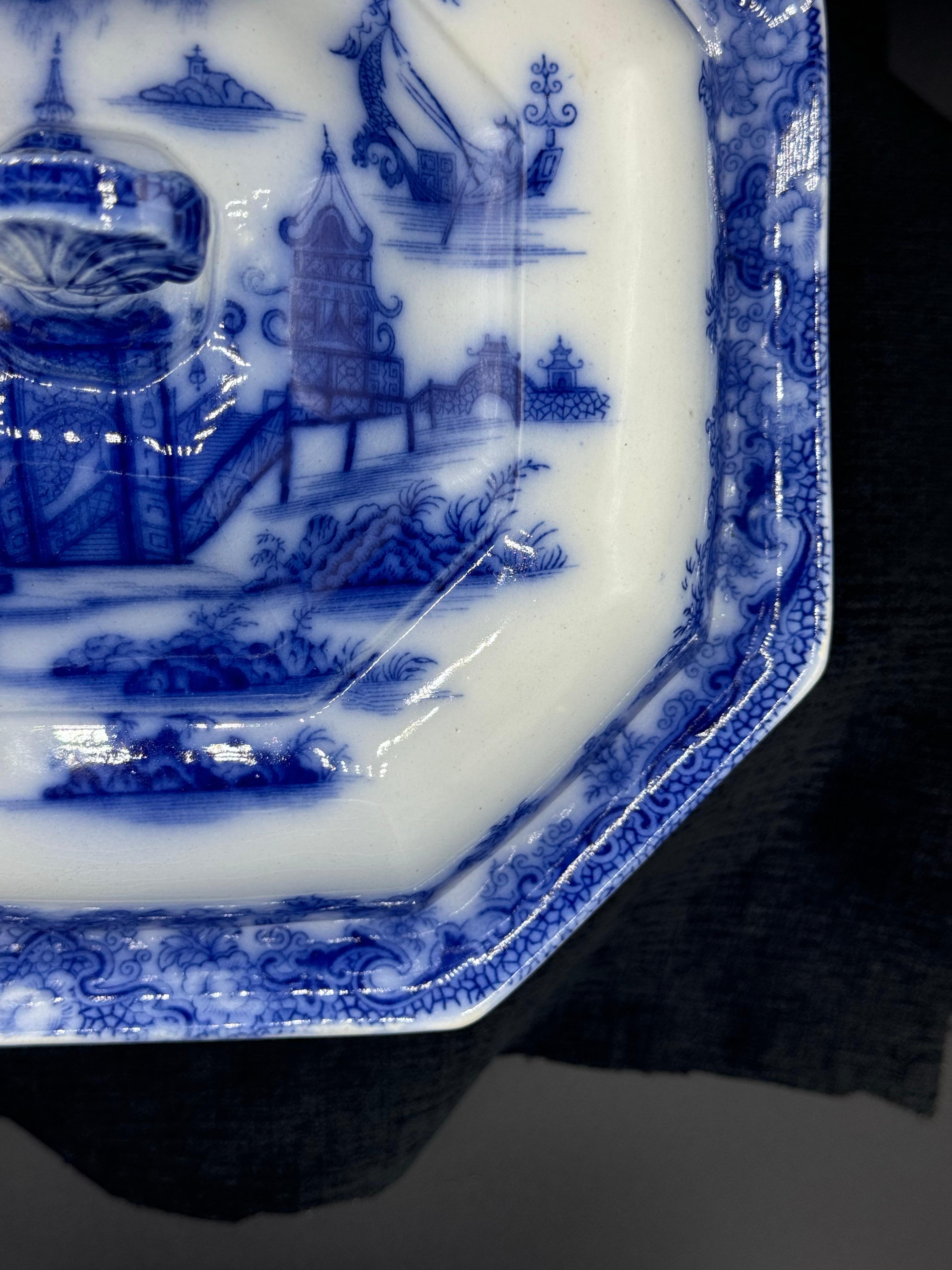 Bol sur pied bleu et blanc avec couvercle à motif « Hampoa Pattern » en vente 4
