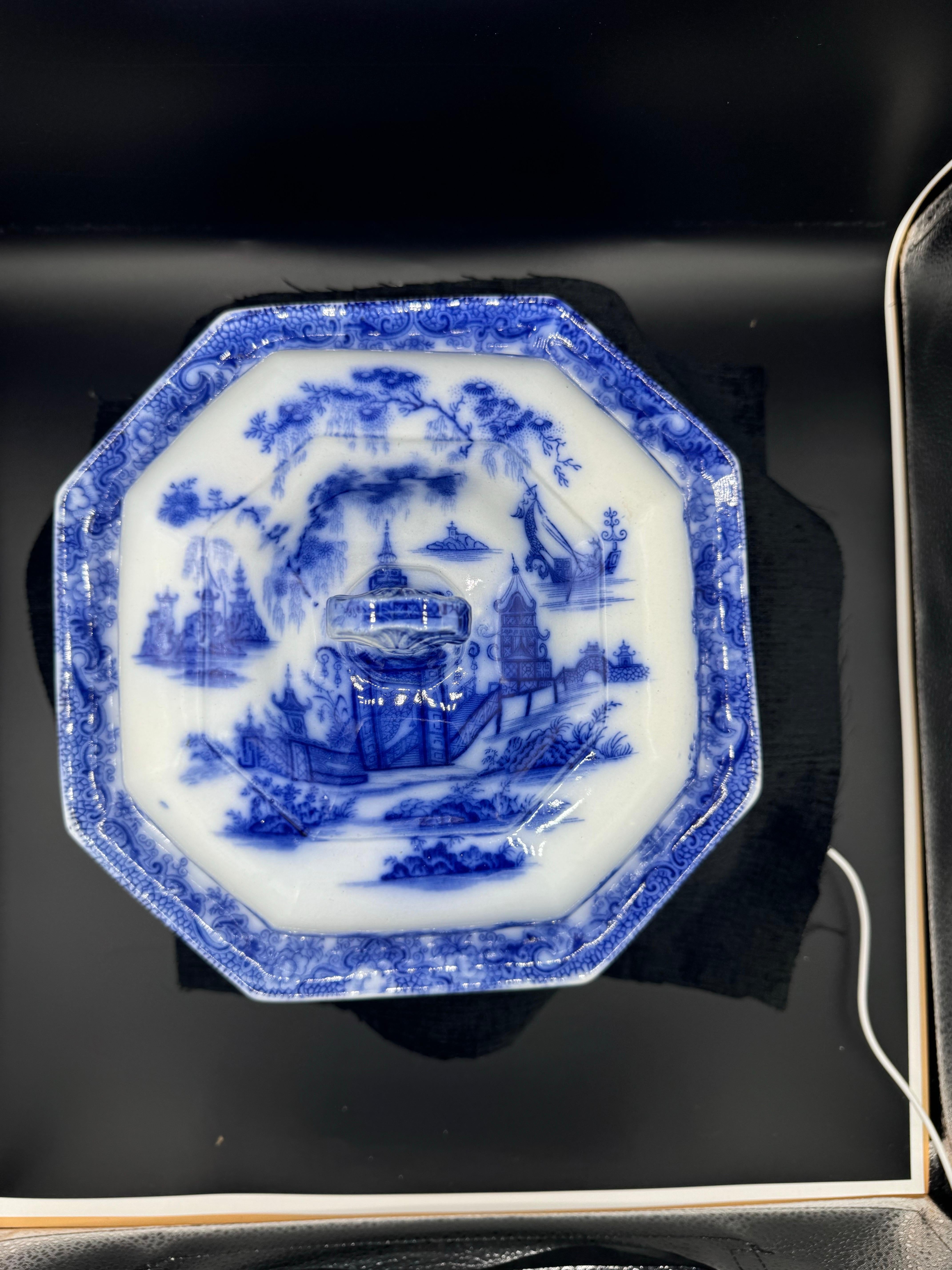 Bol sur pied bleu et blanc avec couvercle à motif « Hampoa Pattern » en vente 8