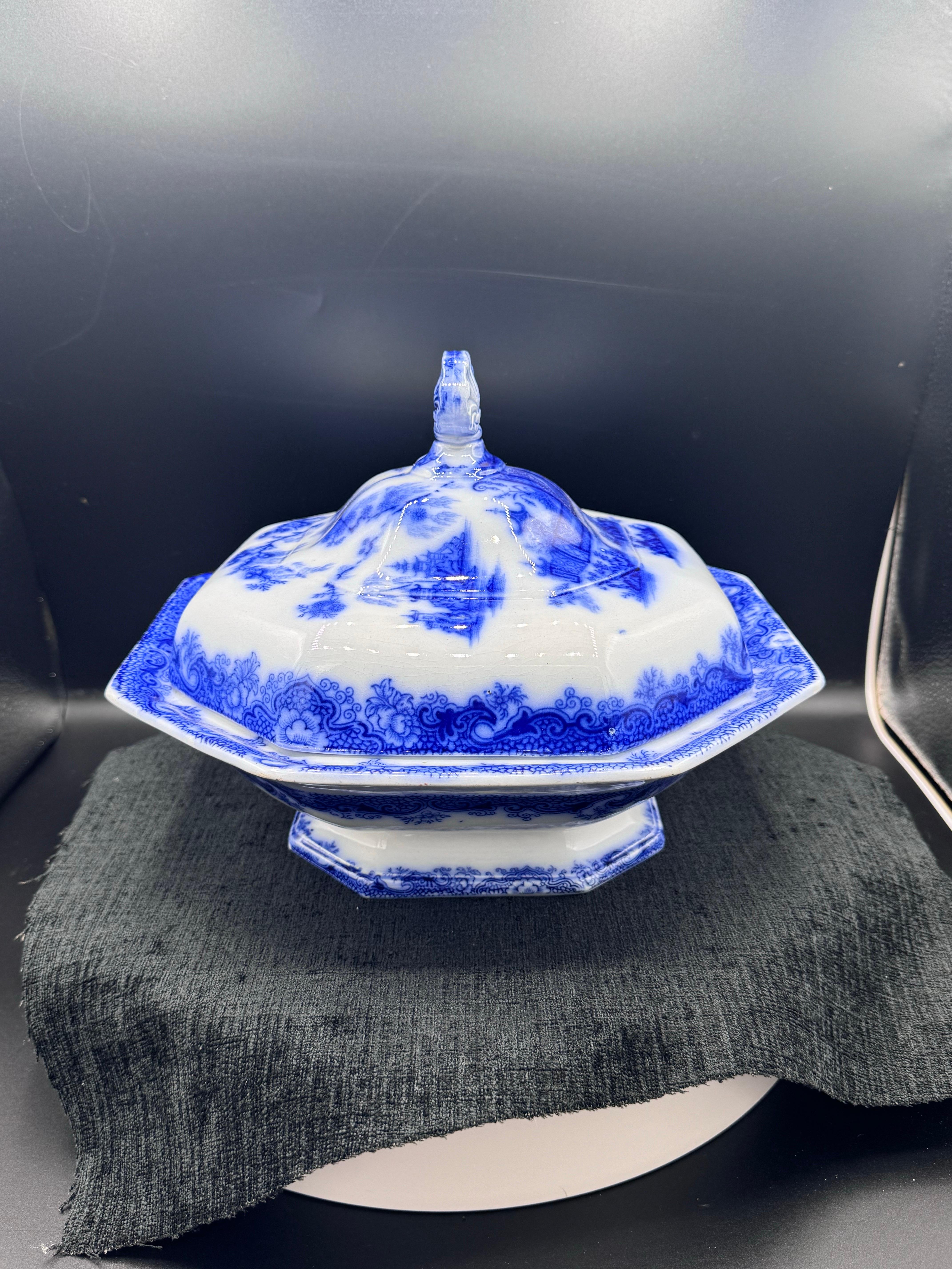 William IV Bol sur pied bleu et blanc avec couvercle à motif « Hampoa Pattern » en vente