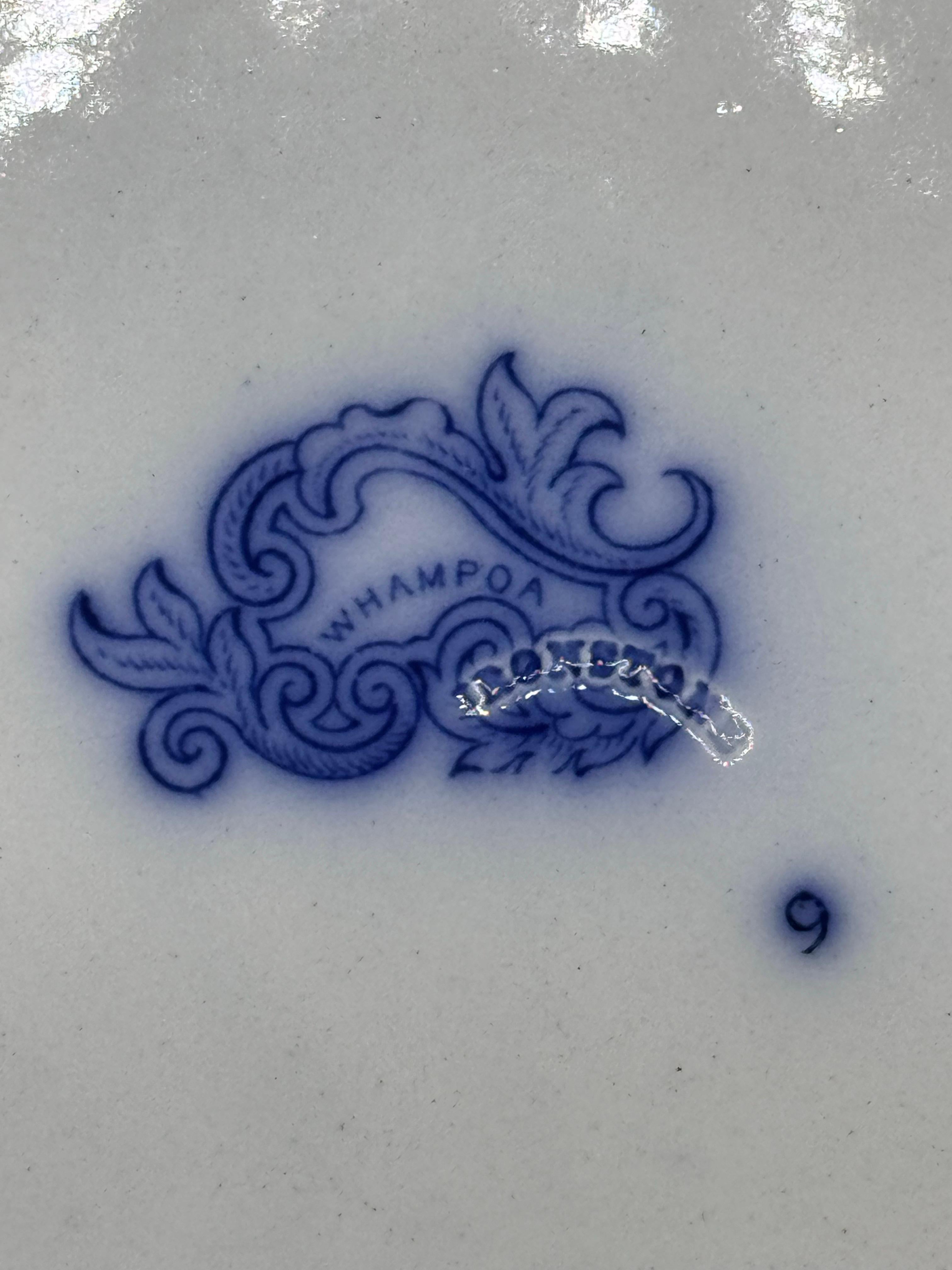 Bol sur pied bleu et blanc avec couvercle à motif « Hampoa Pattern » Bon état - En vente à Huntington, NY