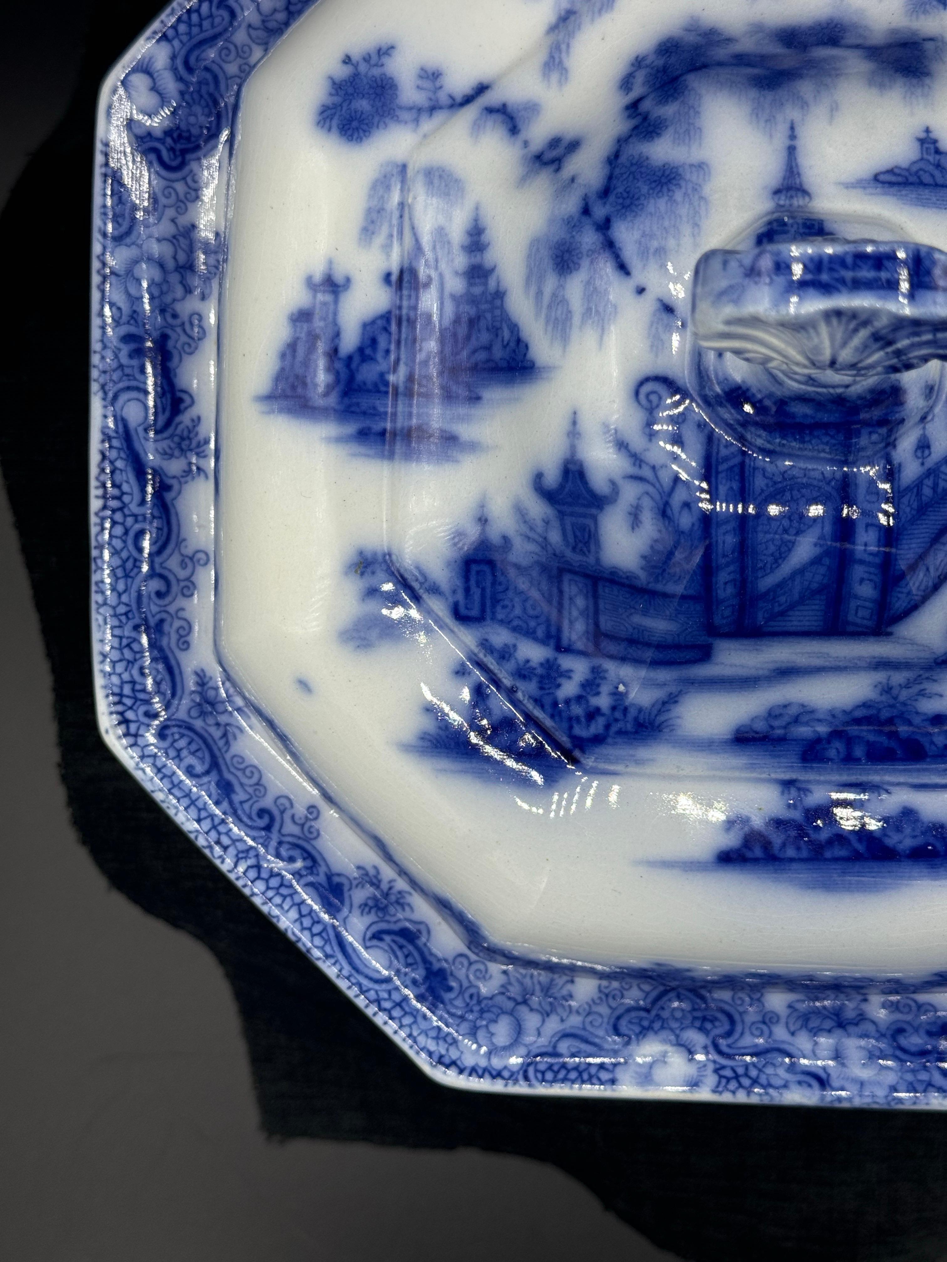 Bol sur pied bleu et blanc avec couvercle à motif « Hampoa Pattern » en vente 1
