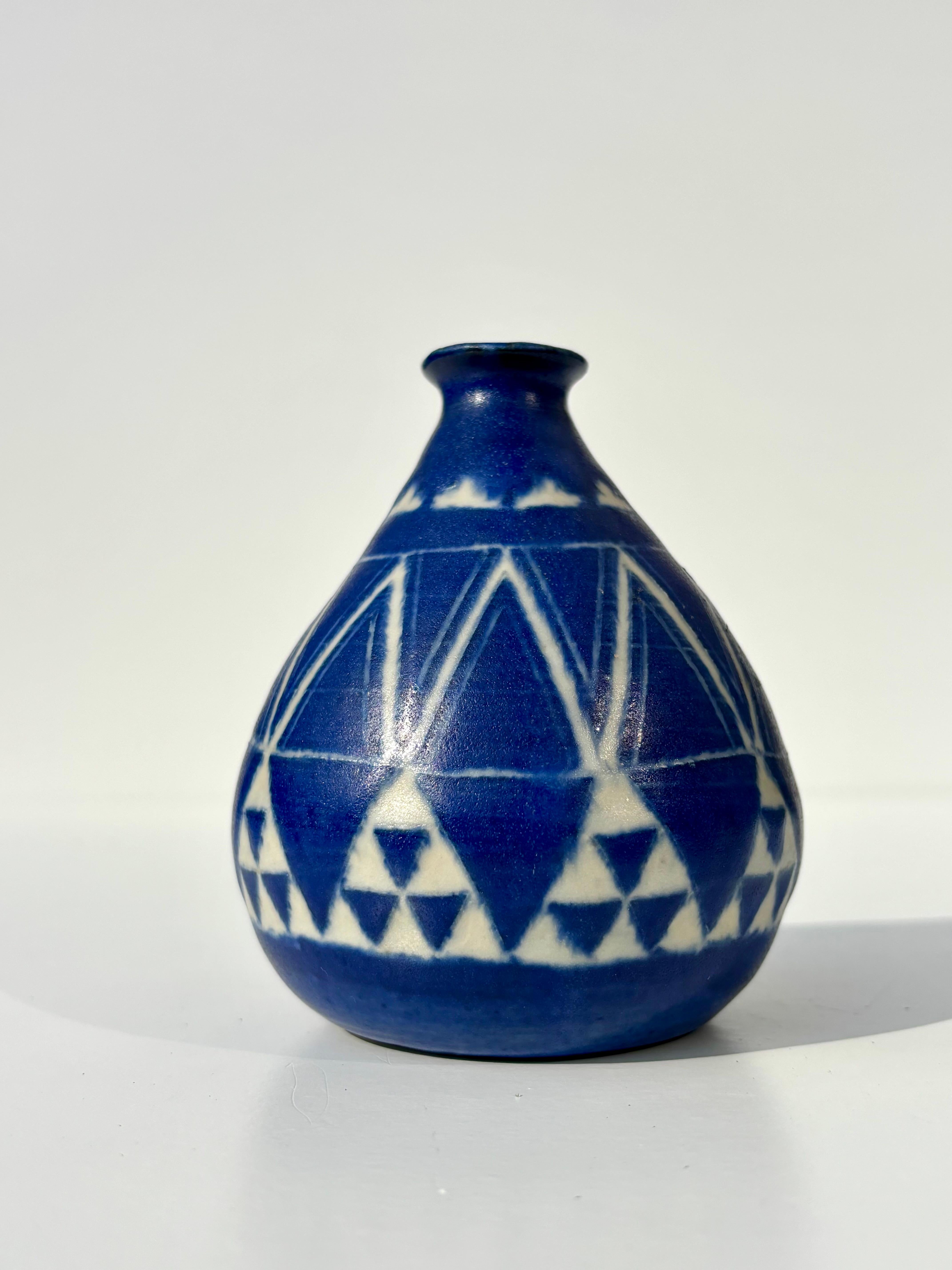 Greek Revival Blue, White Geometric Decor Stoneware Vase For Sale