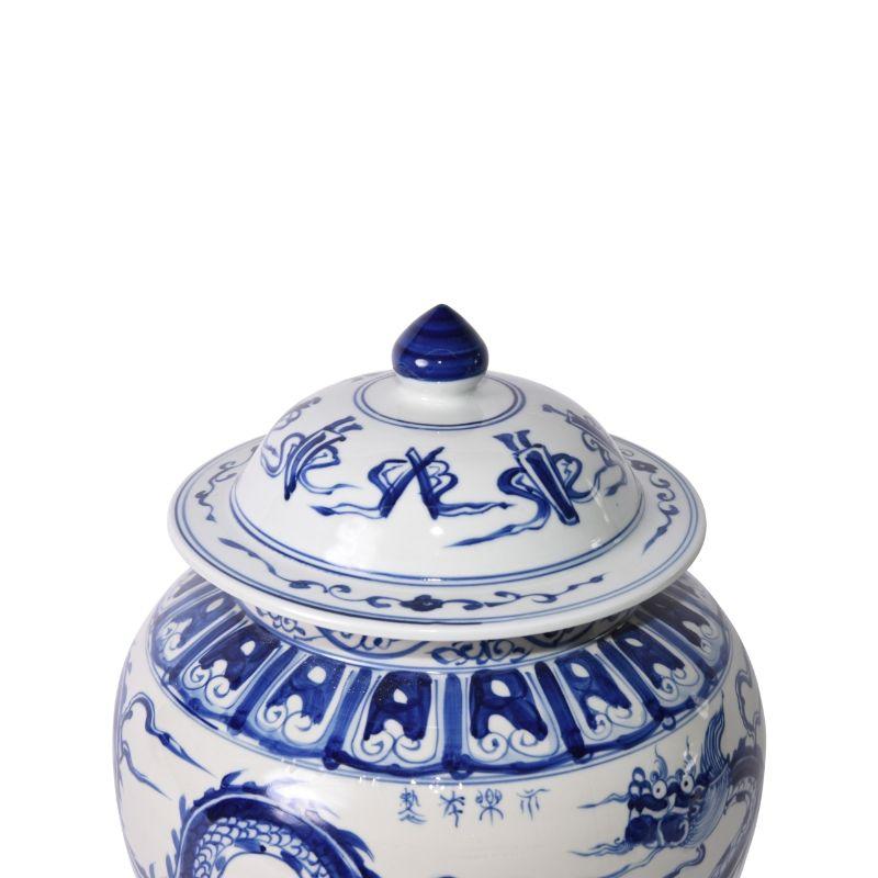 Blaues und weißes Ingwerglas mit Drachenmotiv (Chinese Chippendale) im Angebot