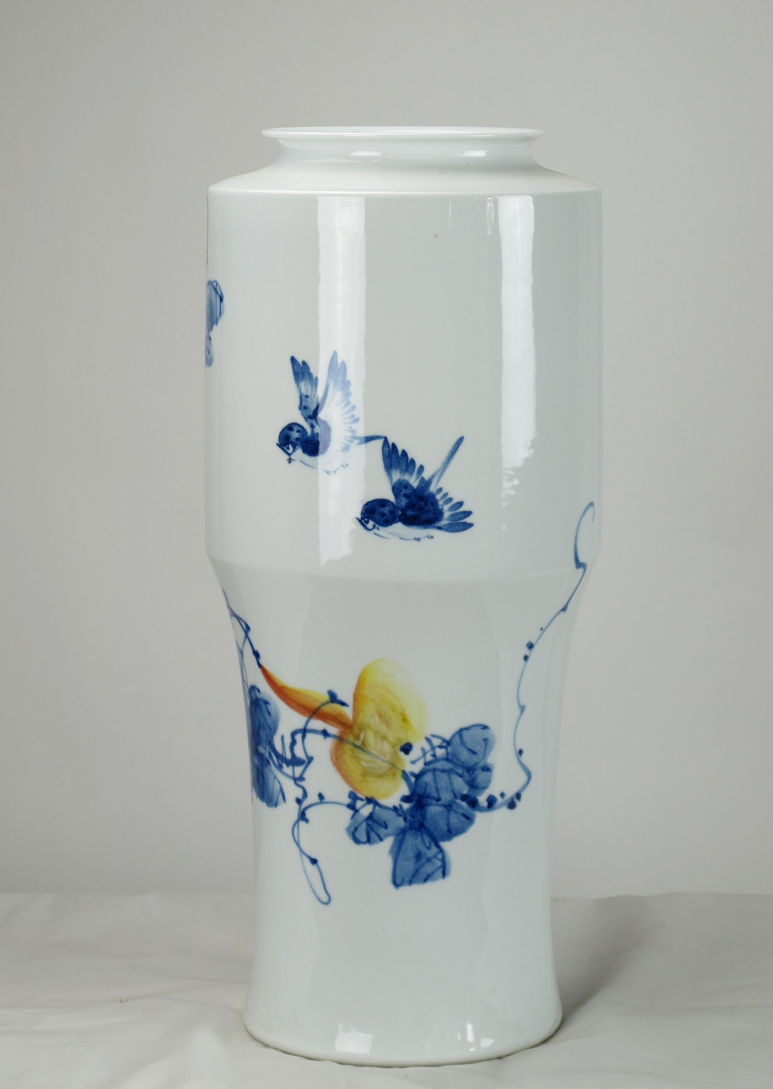 Blue & White Harvest Porcelain Vase (Chinesisch) im Angebot
