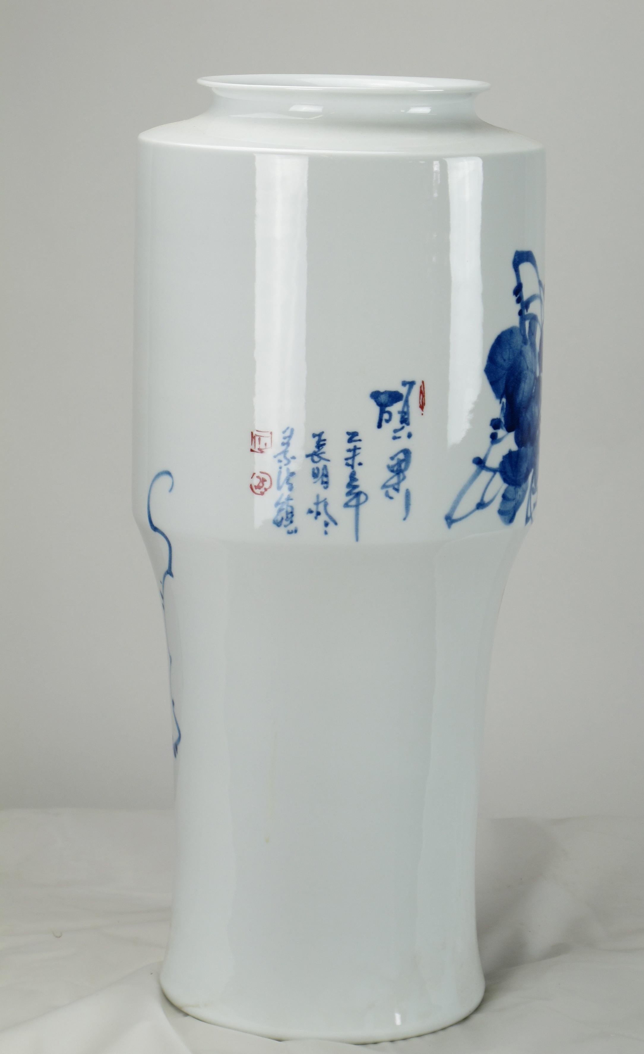 Blue & White Harvest Porcelain Vase (Handbemalt) im Angebot