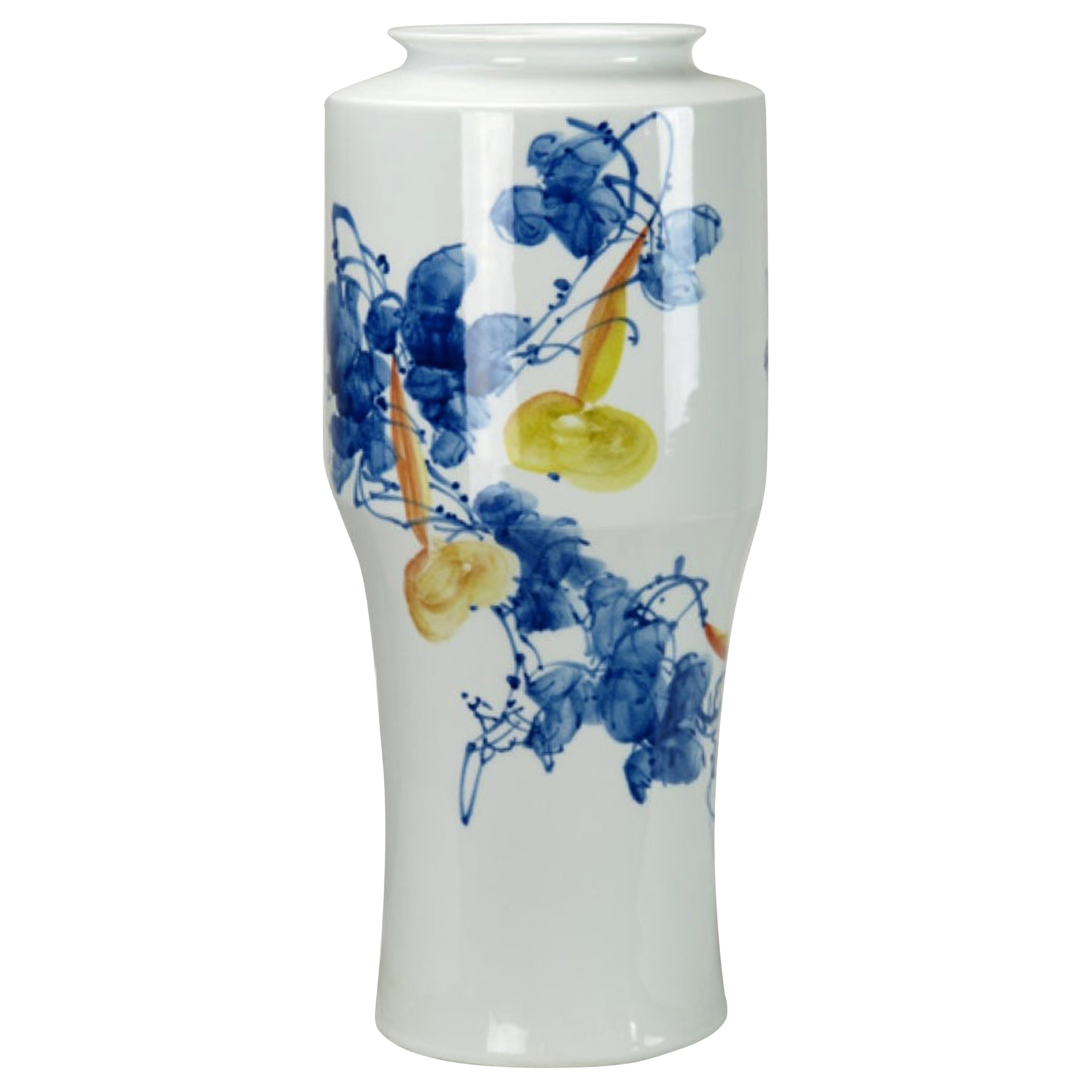 Blue & White Harvest Porcelain Vase im Angebot