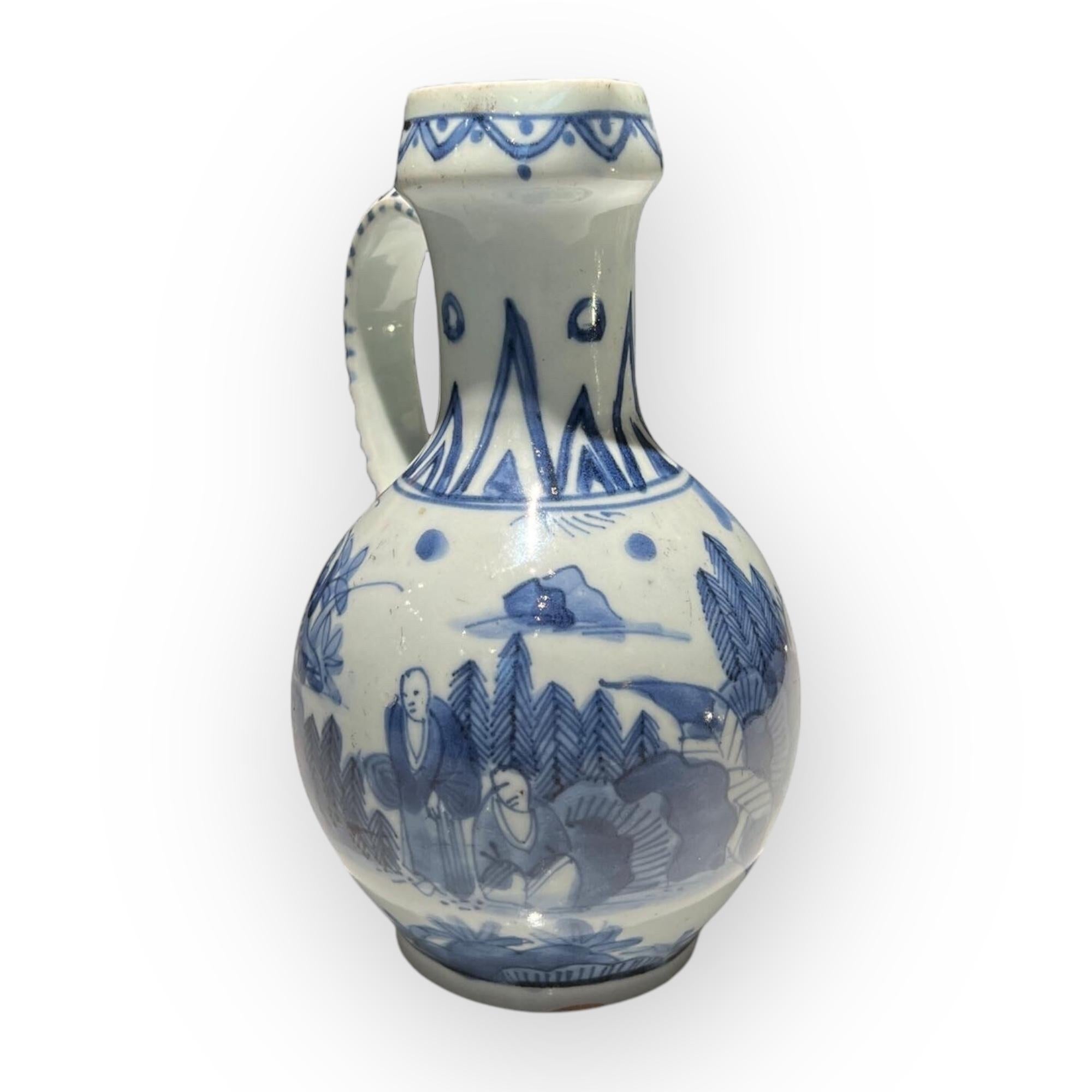 Dipinto a mano Brocca in porcellana giapponese bianca e blu, Arita, Giappone, 1660-1680 circa. in vendita