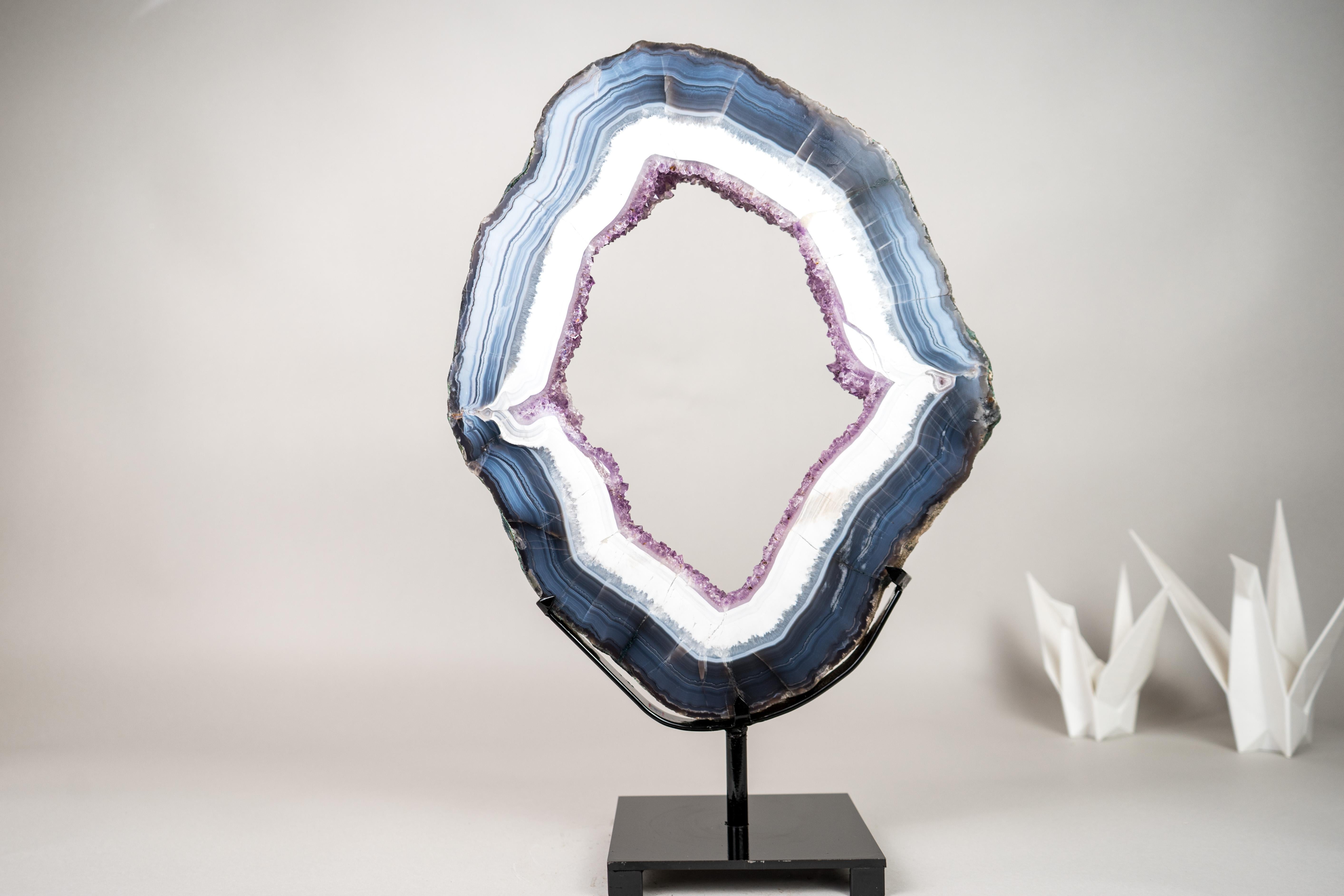 Blue & White Lace Agate Geode Slice with Lavender Amethyst Druzy on Stand In New Condition For Sale In Ametista Do Sul, BR