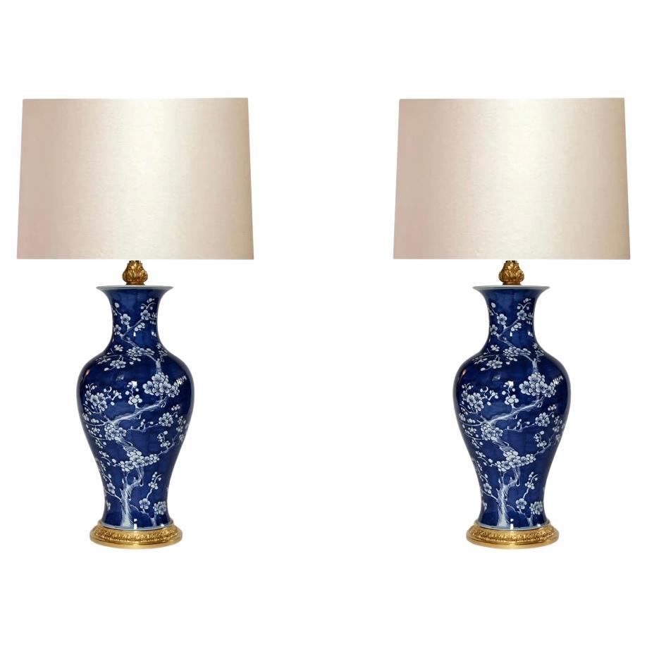 Lampes bleues et blanches  en vente