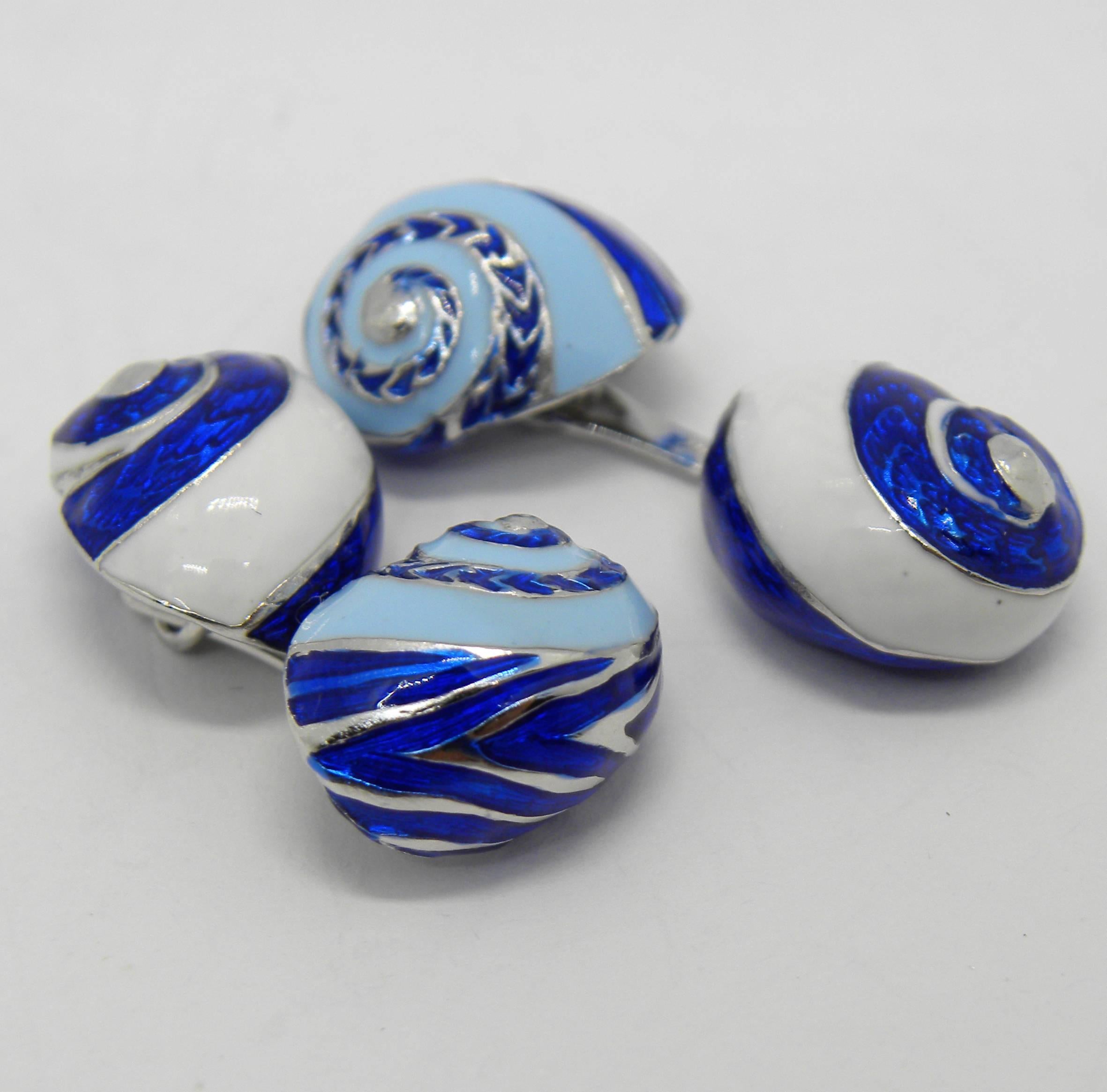 Berca Boutons de manchette en argent sterling émaillé bleu, blanc et bleu clair en forme de coquillage en vente 7