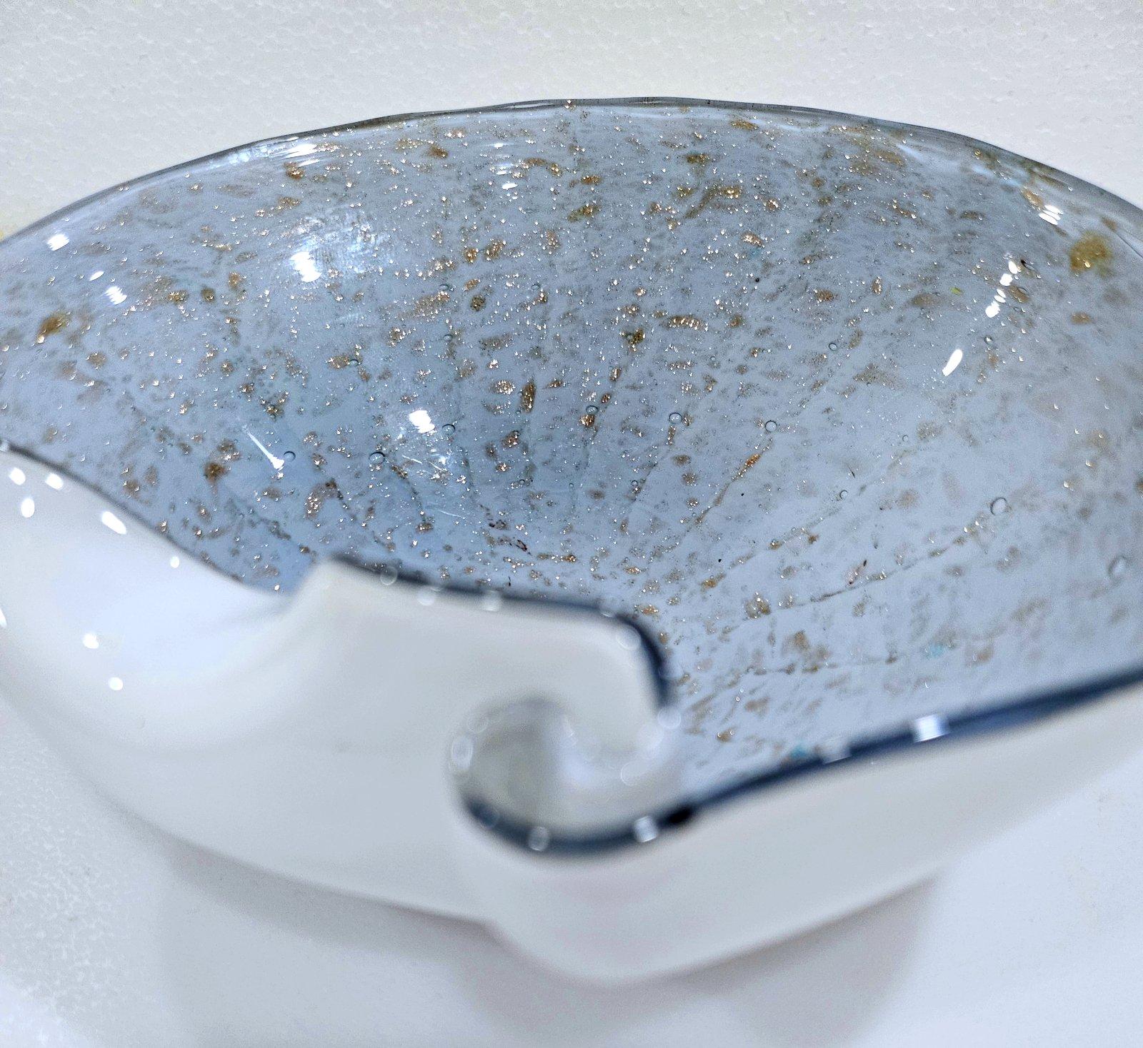 Italiano Blue & White Murano Glass Bowl with Copper Aventurine by Fratelli Toso in vendita