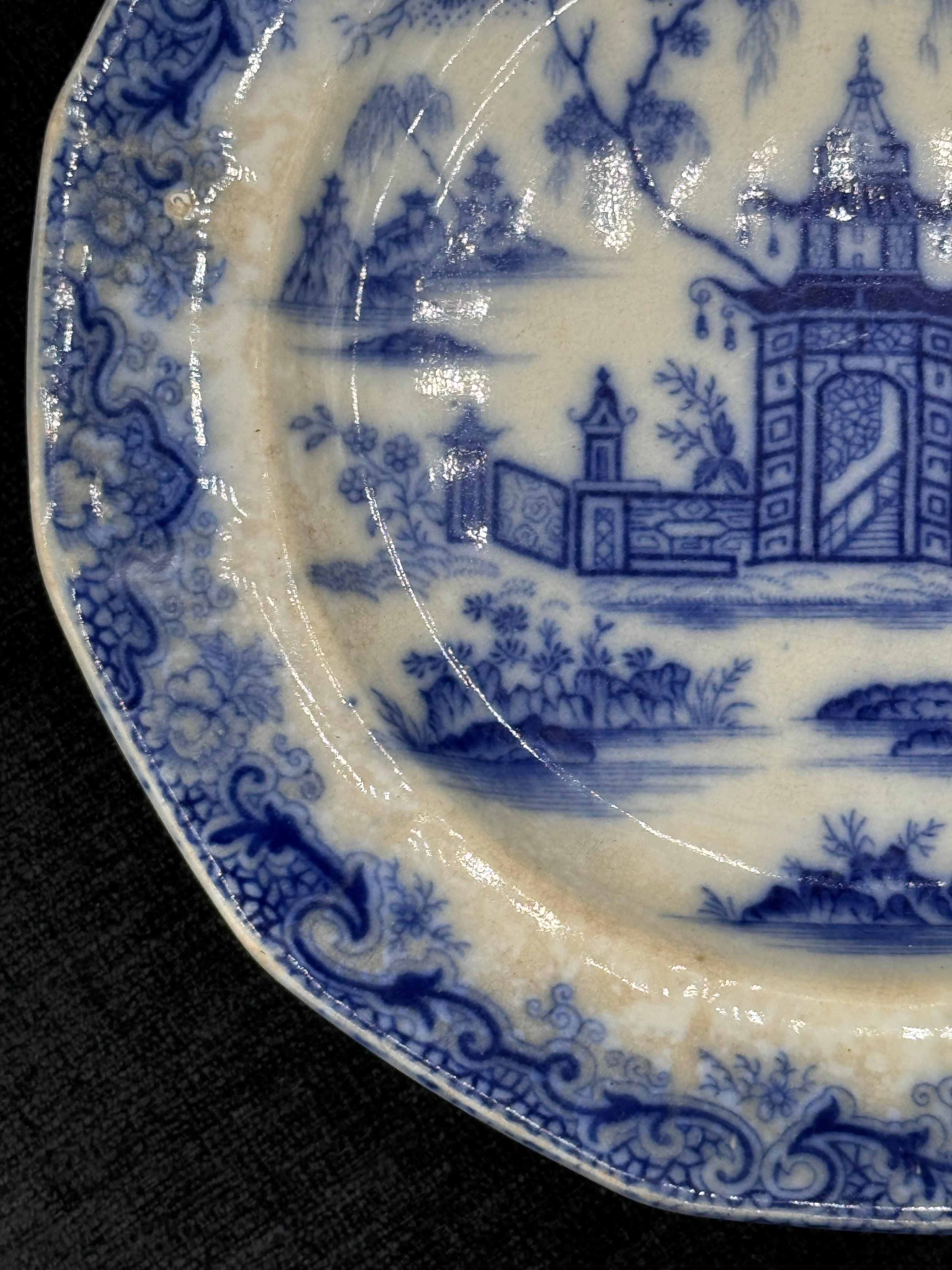 Blau-weißer Teller 8.25 Staffordshire Transferware Whampoa Muster (Gebrannt) im Angebot