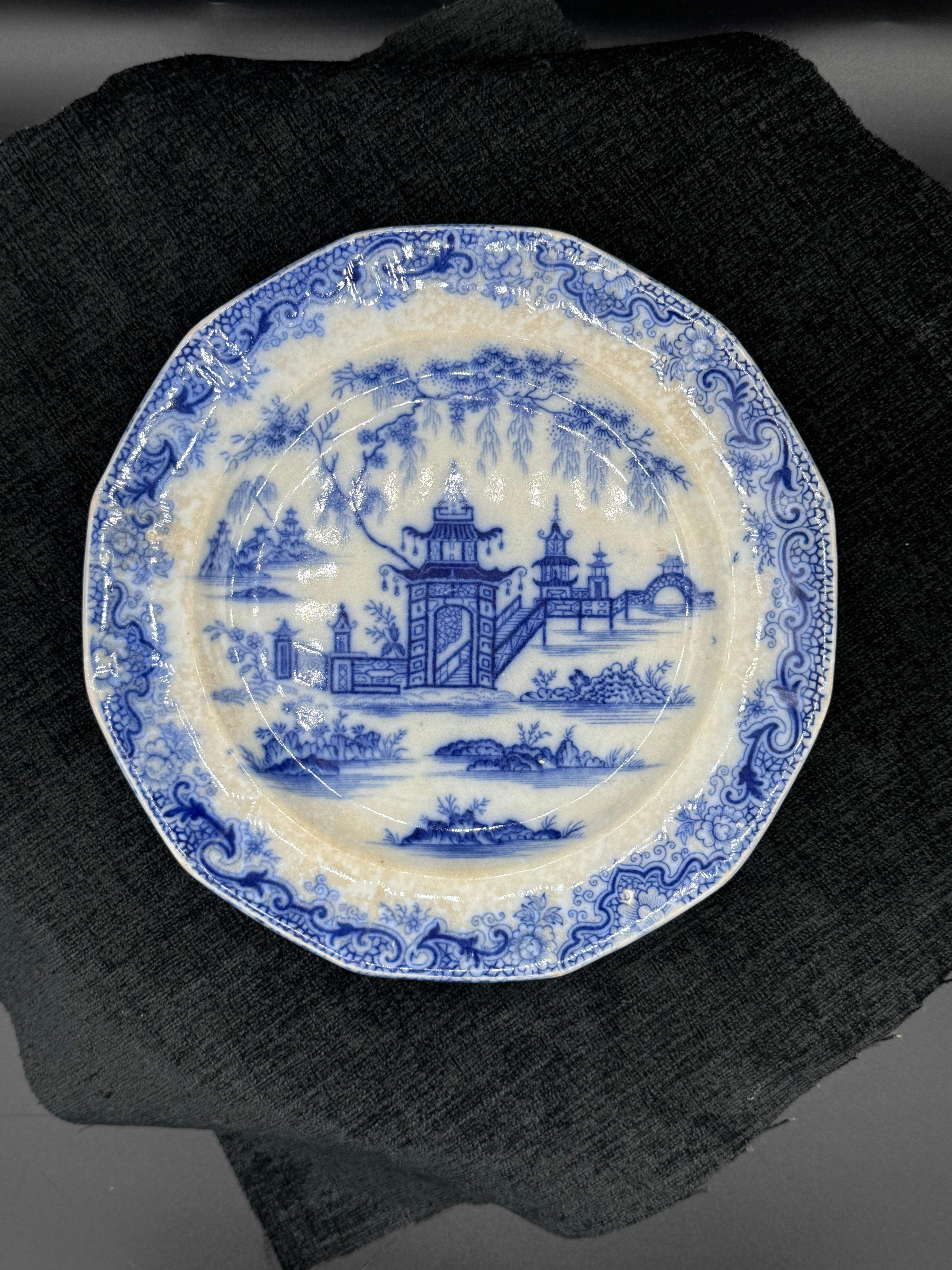 Blau-weißer Teller 8.25 Staffordshire Transferware Whampoa Muster im Angebot 1