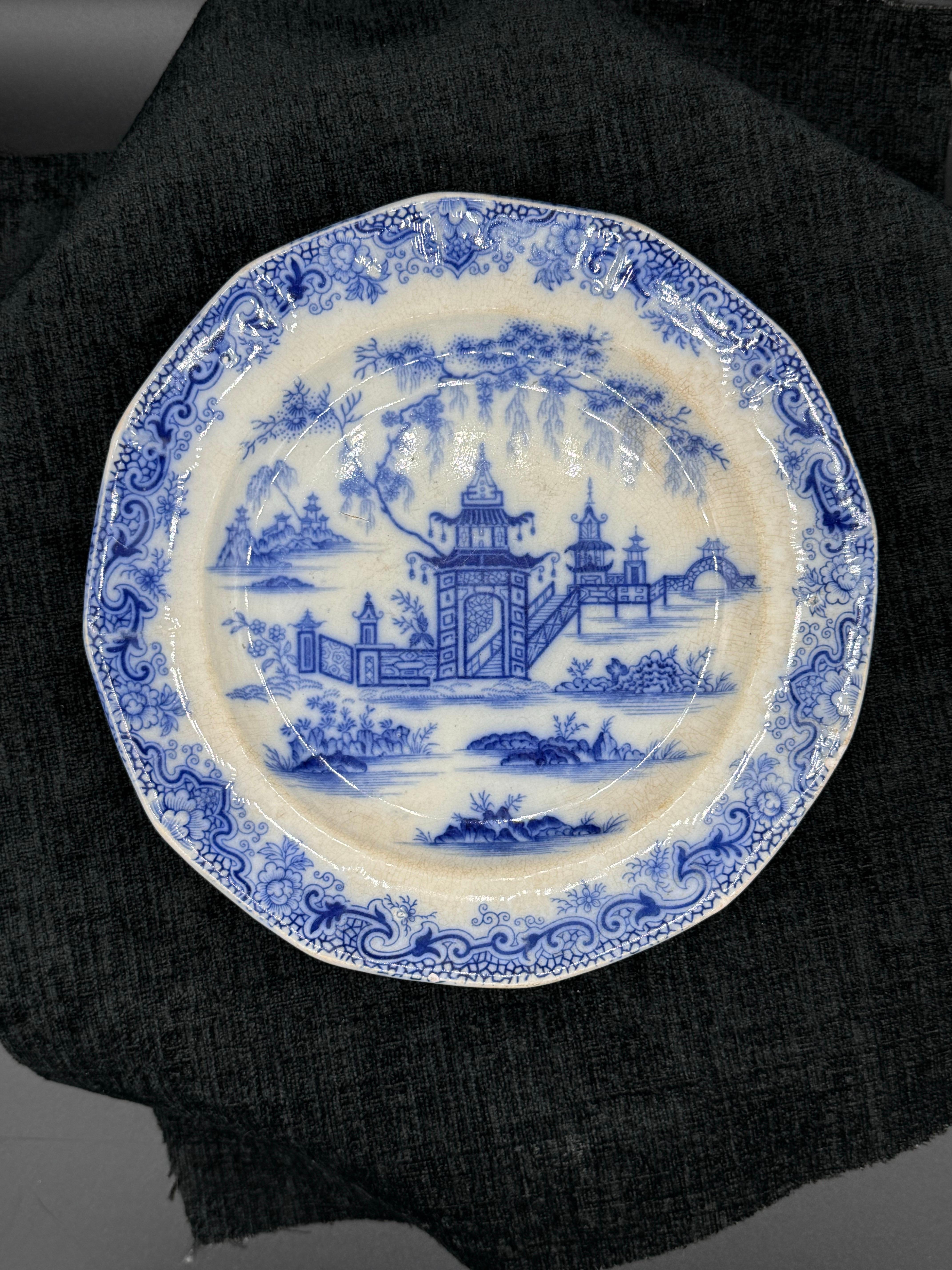 Céramique Assiette bleue et blanche 8.25