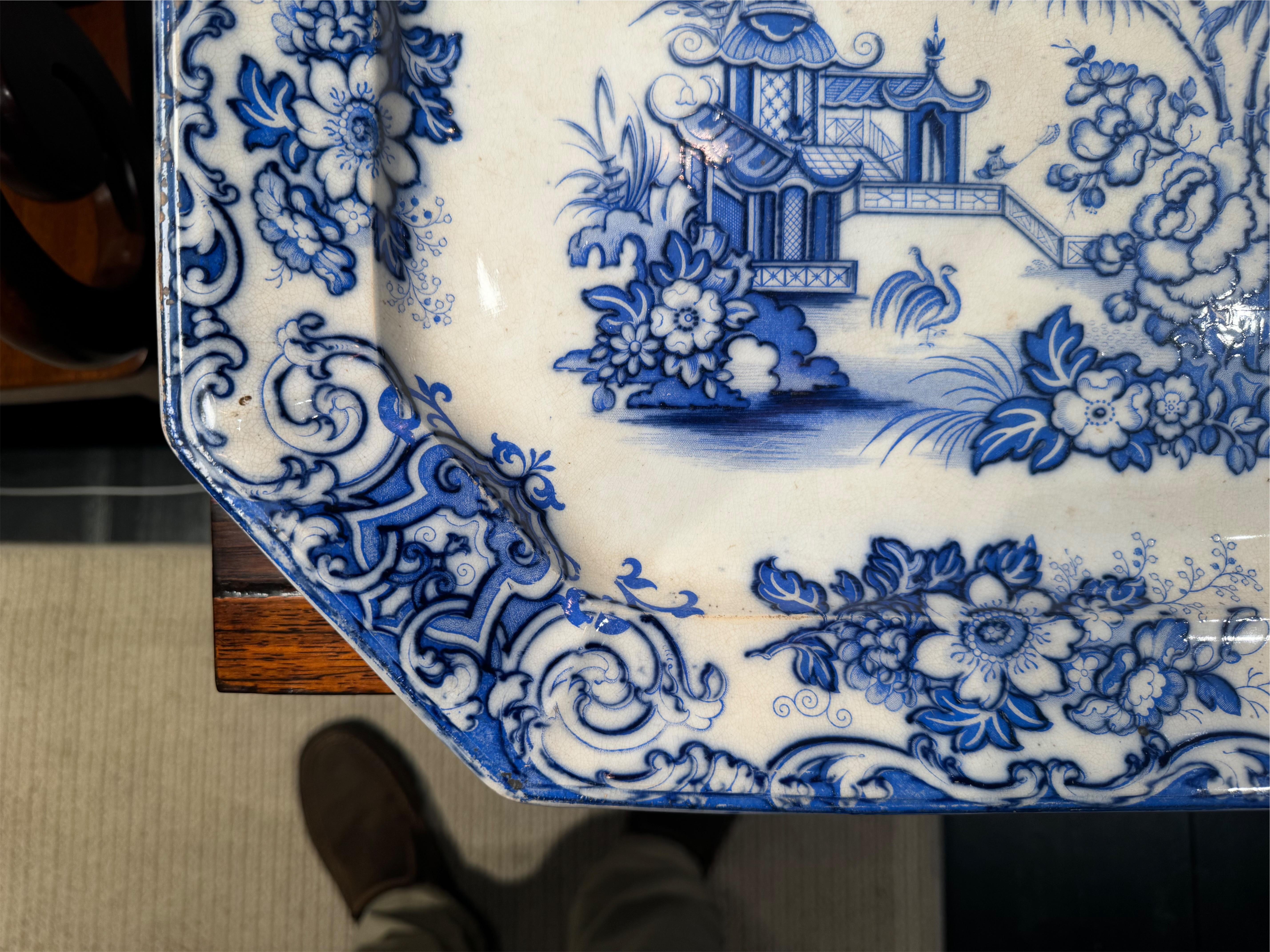 Plateau bleu et blanc 
Service de transfert Simla Pattern de Thomas Walker 
  Très beau plateau et en très bon état, pas de fissures ni d'éclats ou de pertes significatives