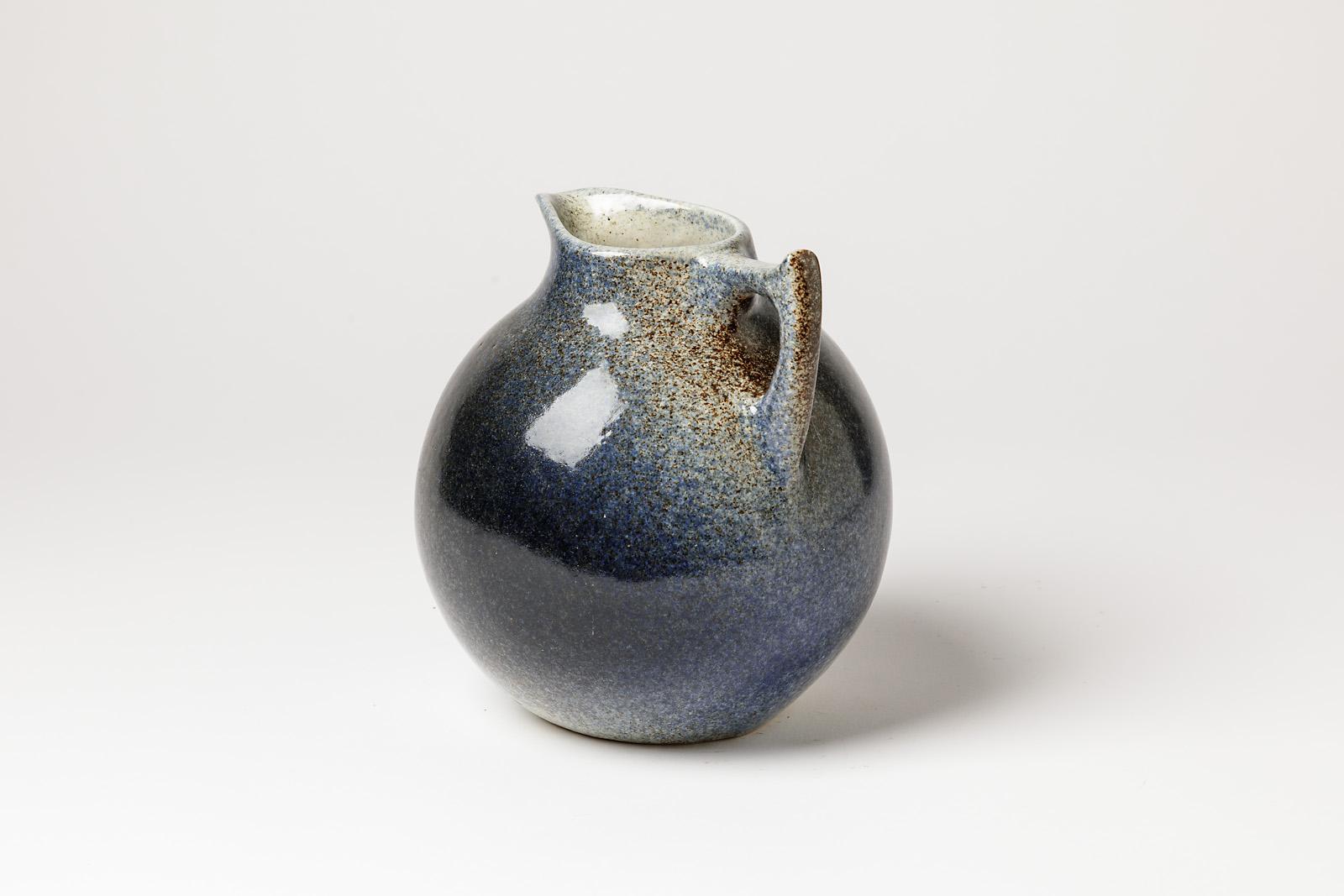 Tim Orr

Midcentury design porcelain ceramic pitcher by Tim Orr

Original perfect condition

Elegant blue and white ceramic glazes colors

Signed under the base

circa 1975

Measures: height 19cm, large 17cm, depth 15cm.