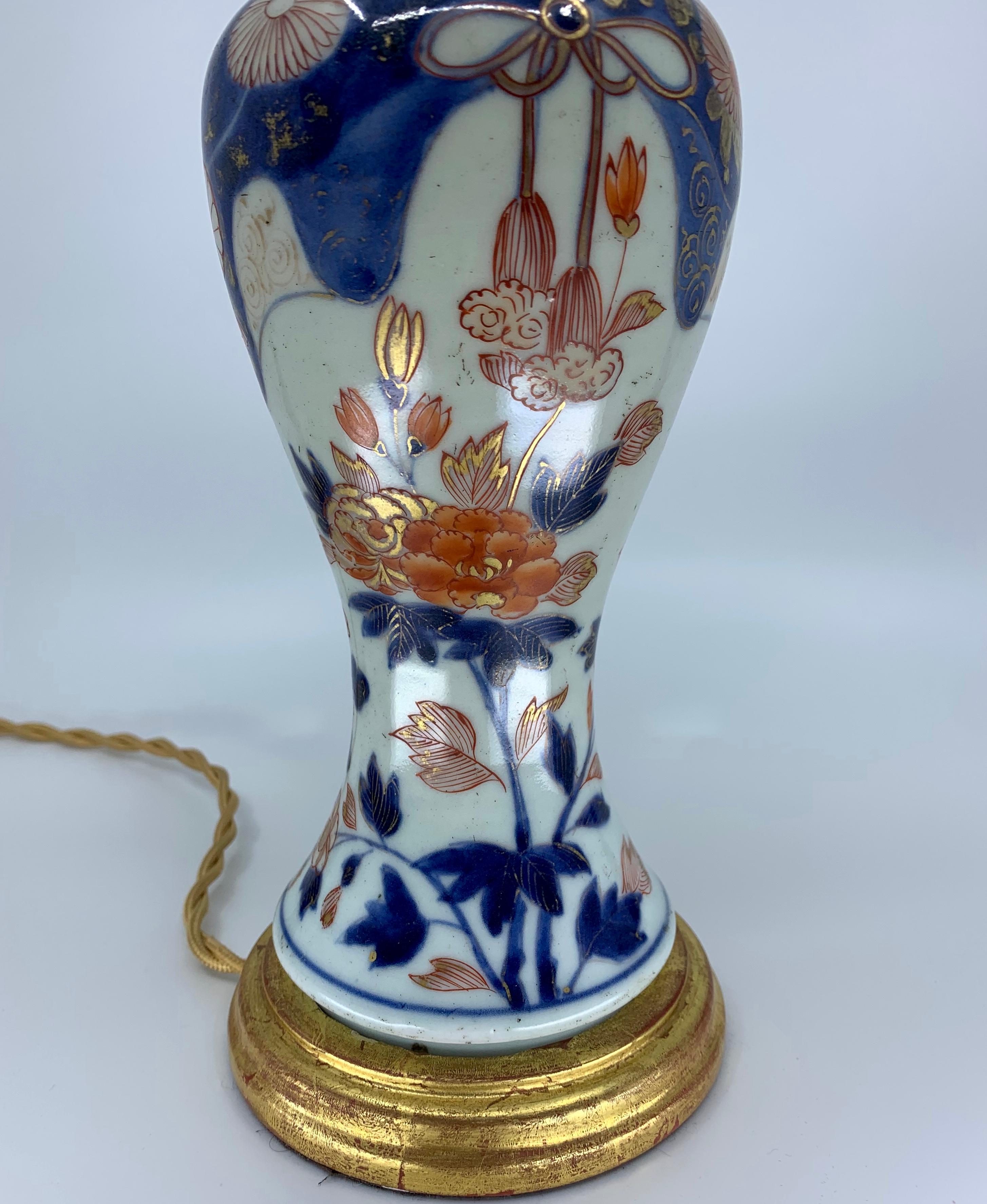 Blue, White, Red and Gilt Porcelain Lamp on Giltwood Base For Sale 3