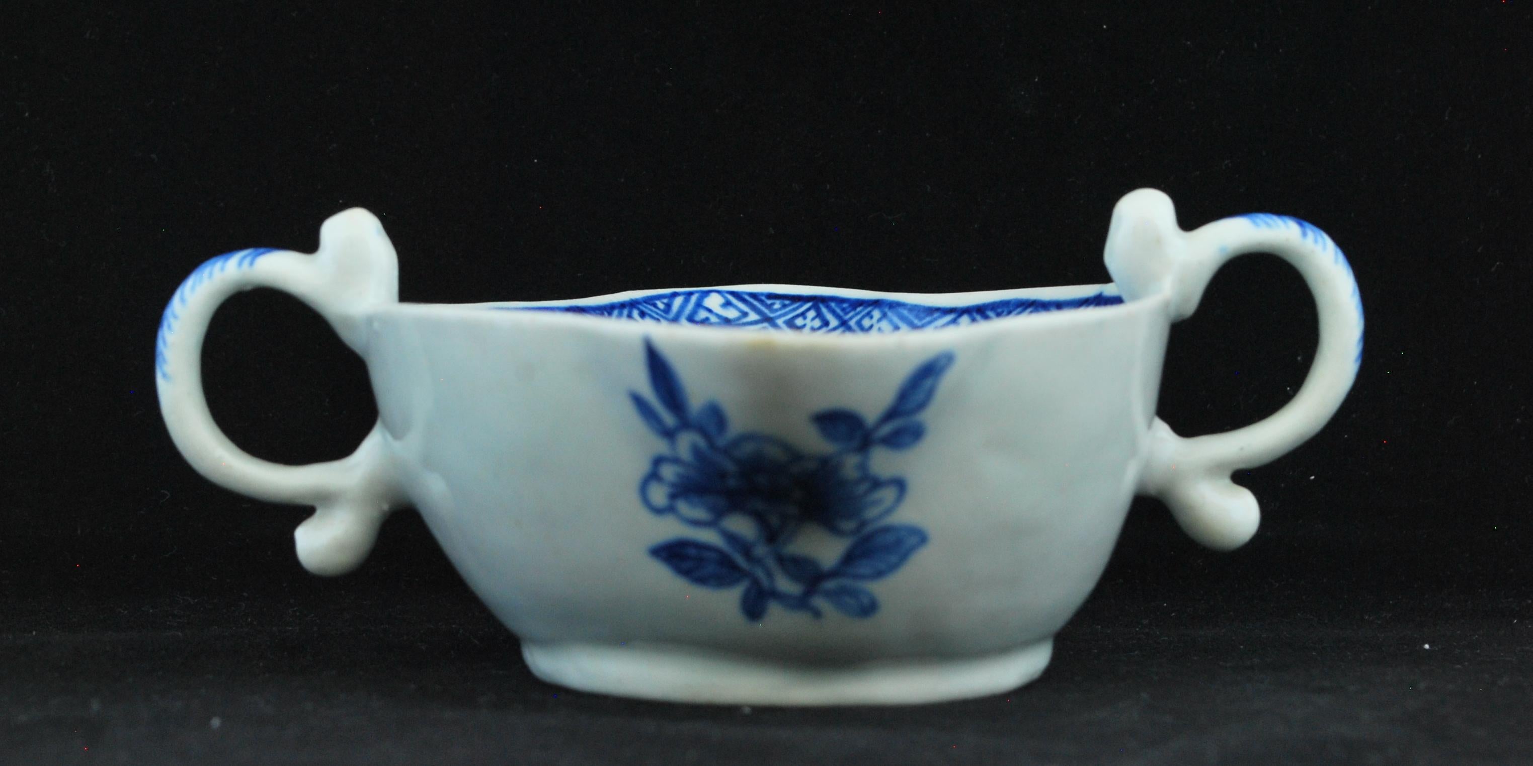 Blue and White Sauce Boat, Bow Porcelain Factory, circa 1751 In Good Condition For Sale In Melbourne, Victoria