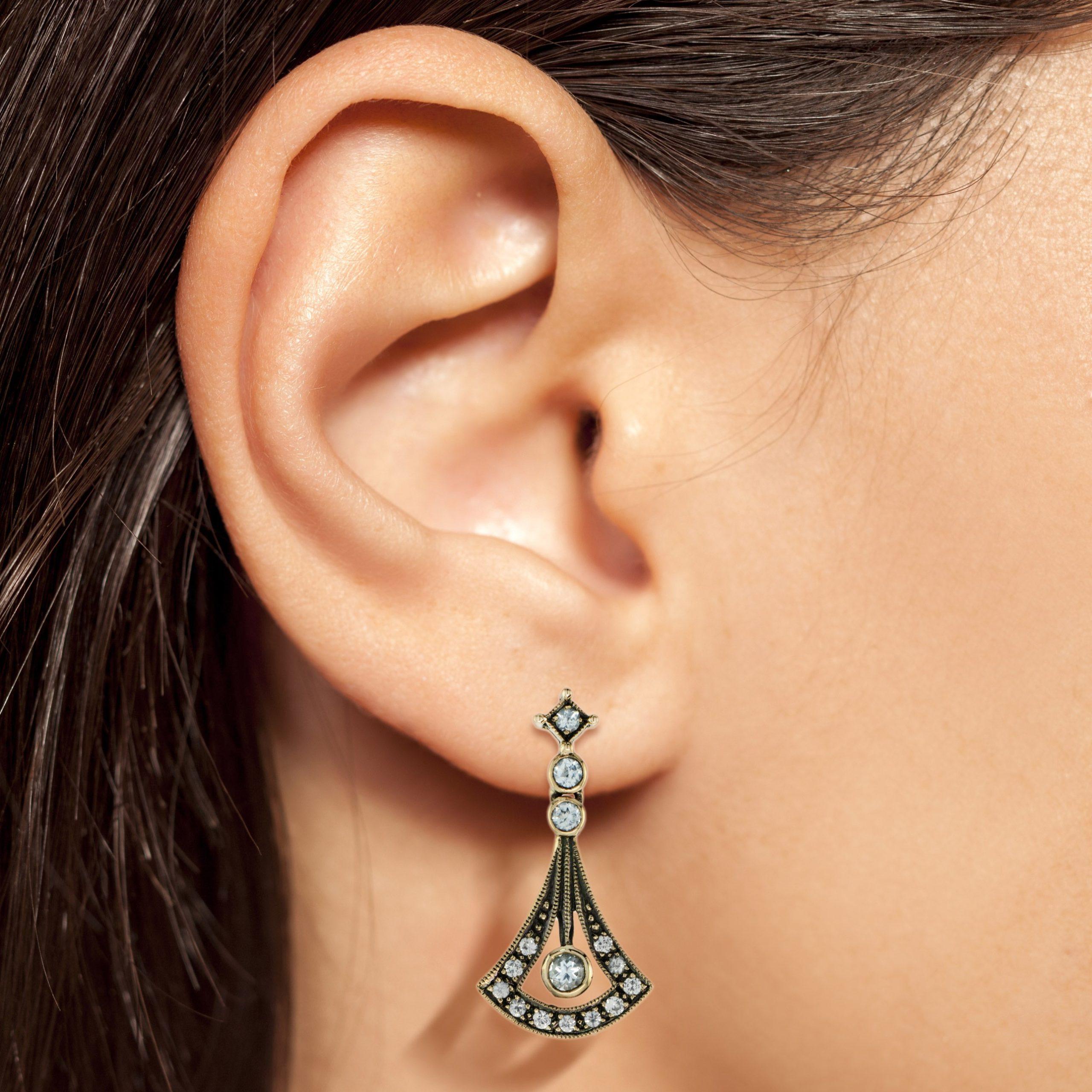 Blau & Weiß Topas Art Deco Stil Tropfen 14K Gelbgold Ohrringe im Zustand „Neu“ im Angebot in Oakton, VA