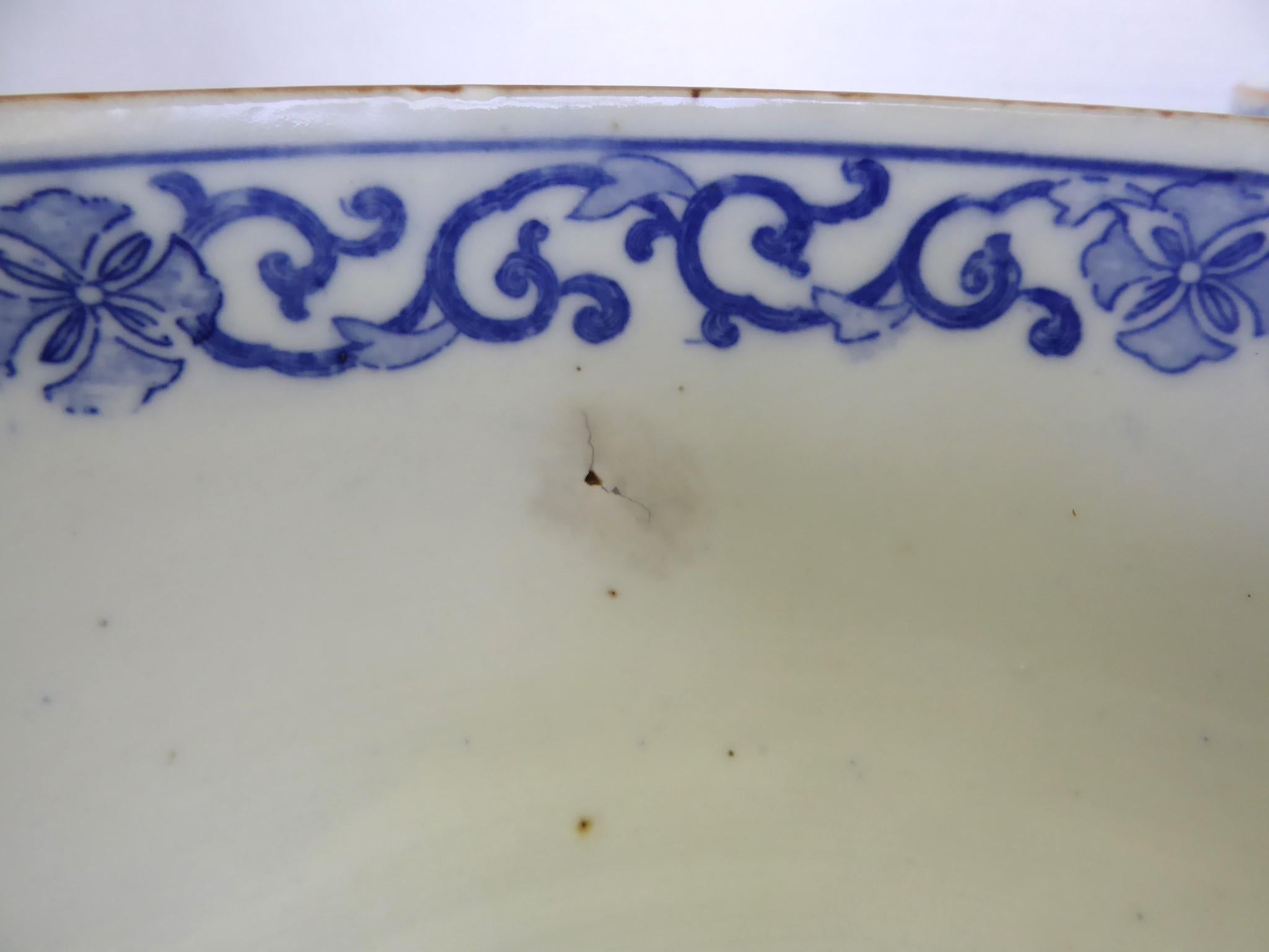 Paar japanische Imari-Keramikschalen in Blau/Weiß im Transfer-Design, 1950er Jahre im Angebot 4