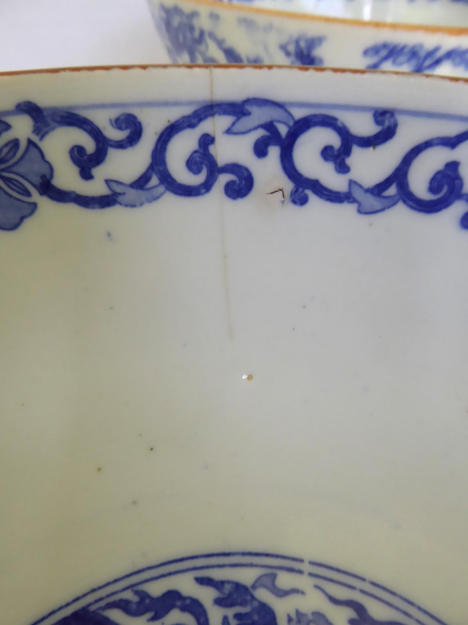 Paar japanische Imari-Keramikschalen in Blau/Weiß im Transfer-Design, 1950er Jahre im Angebot 5