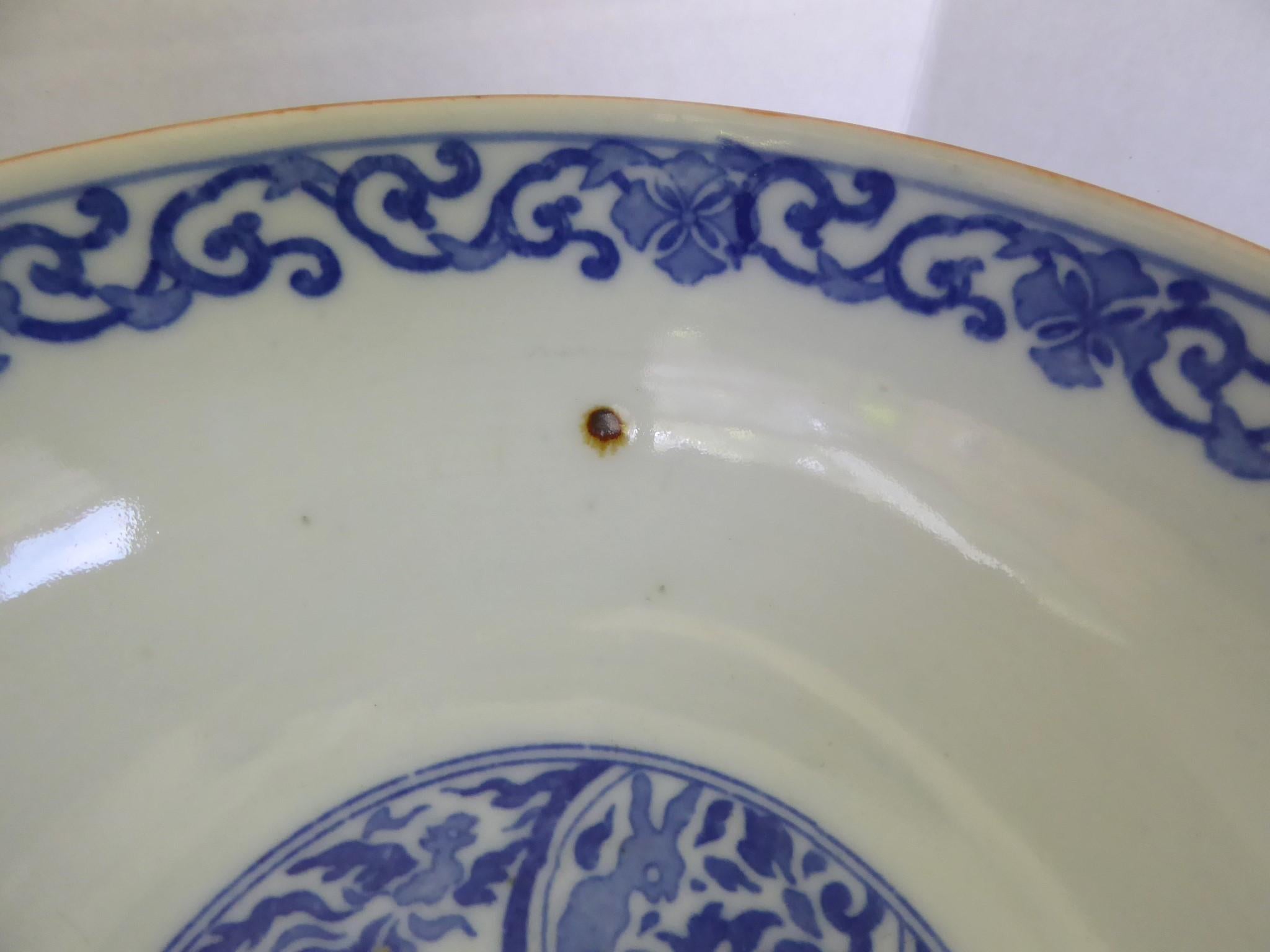 Paar japanische Imari-Keramikschalen in Blau/Weiß im Transfer-Design, 1950er Jahre im Angebot 6