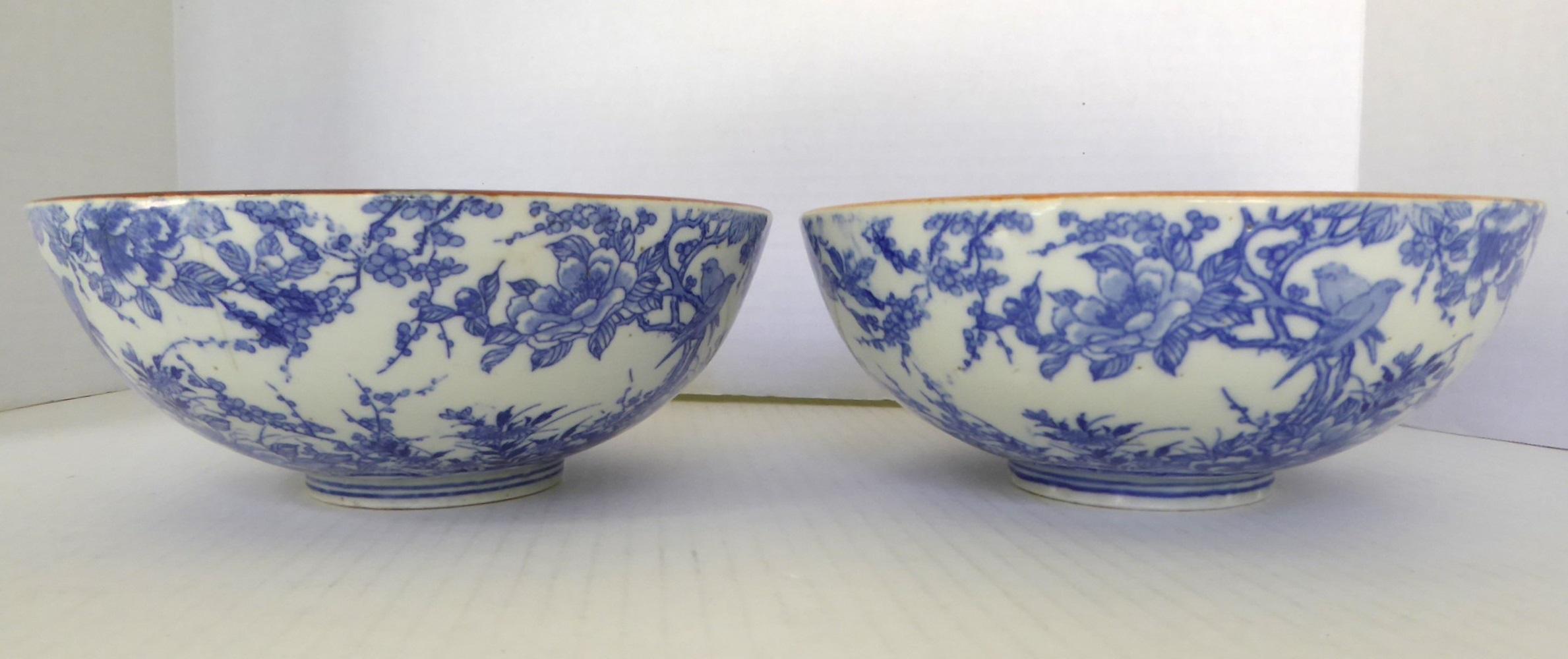 Paar japanische Imari-Keramikschalen in Blau/Weiß im Transfer-Design, 1950er Jahre (Showa) im Angebot