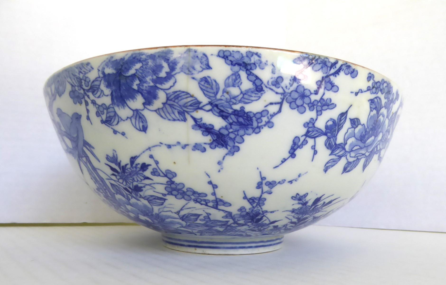 Paar japanische Imari-Keramikschalen in Blau/Weiß im Transfer-Design, 1950er Jahre (Japanisch) im Angebot