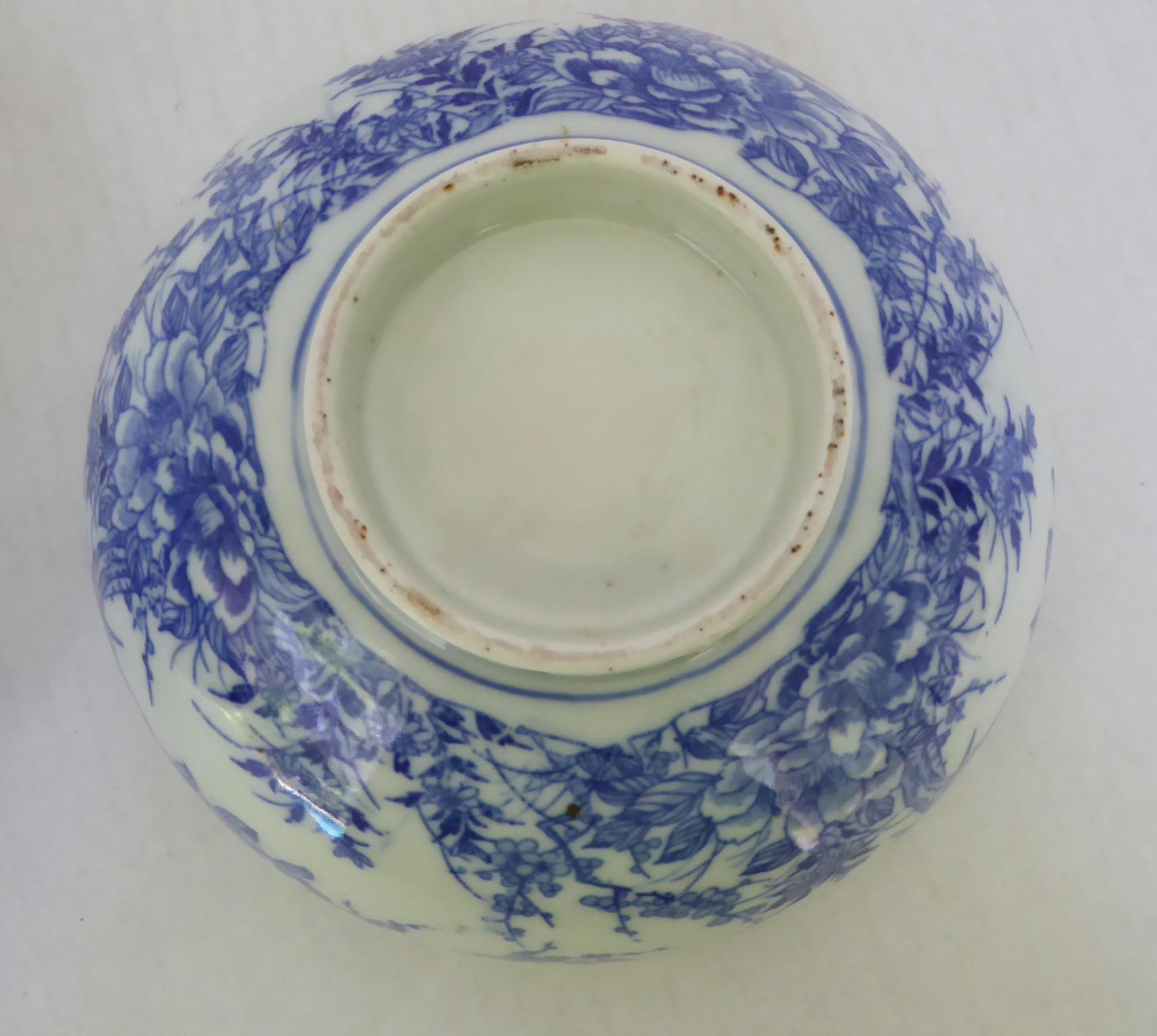 Paar japanische Imari-Keramikschalen in Blau/Weiß im Transfer-Design, 1950er Jahre im Angebot 2