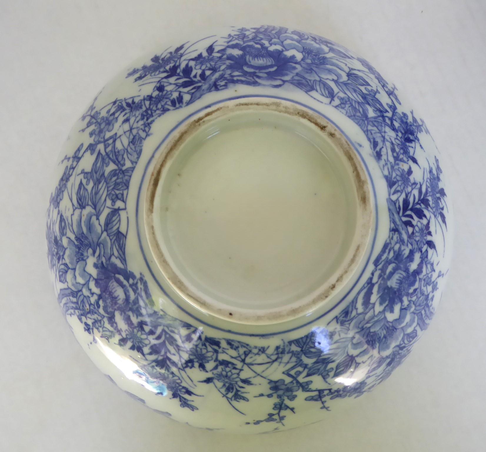Paar japanische Imari-Keramikschalen in Blau/Weiß im Transfer-Design, 1950er Jahre im Angebot 3