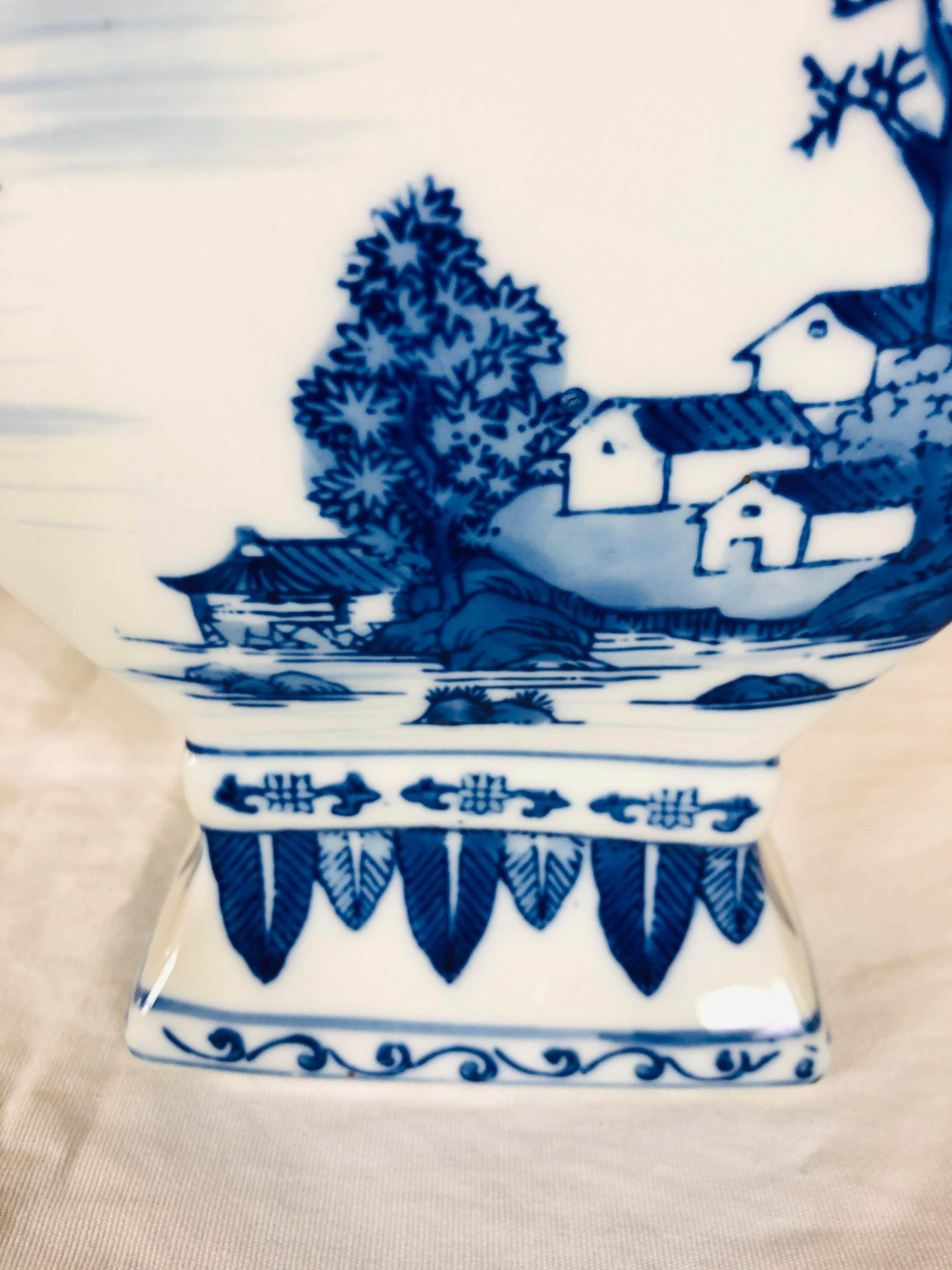 Blue and White Tulip Vase In Good Condition For Sale In Bridgehampton, NY