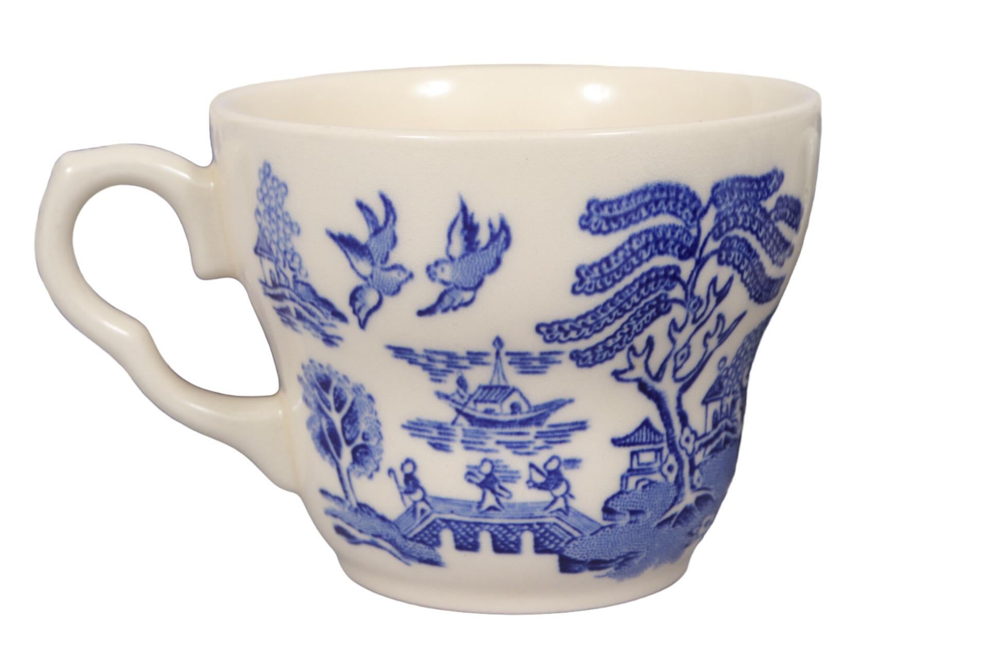 Blue Willow English Tea Cups, Set of 8 In Good Condition For Sale In Bradenton, FL
