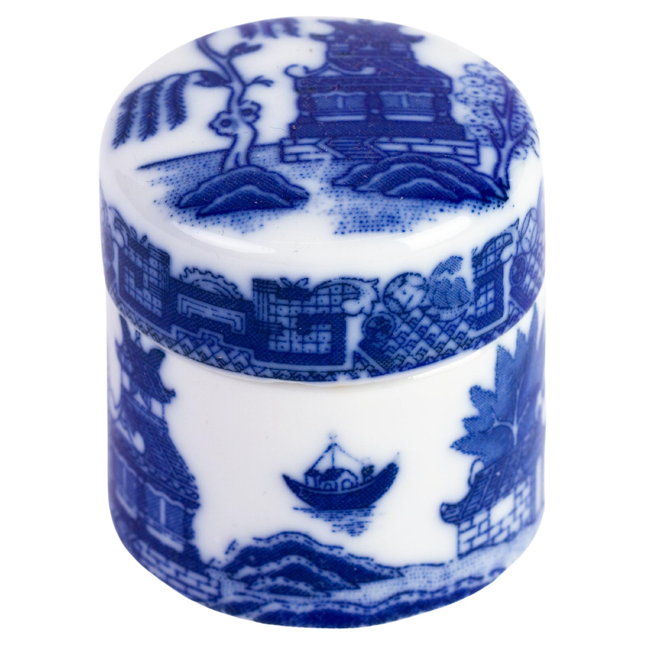 Chinese Willow Pattern Blue and White Porcelain Bowl For Sale at 1stDibs
