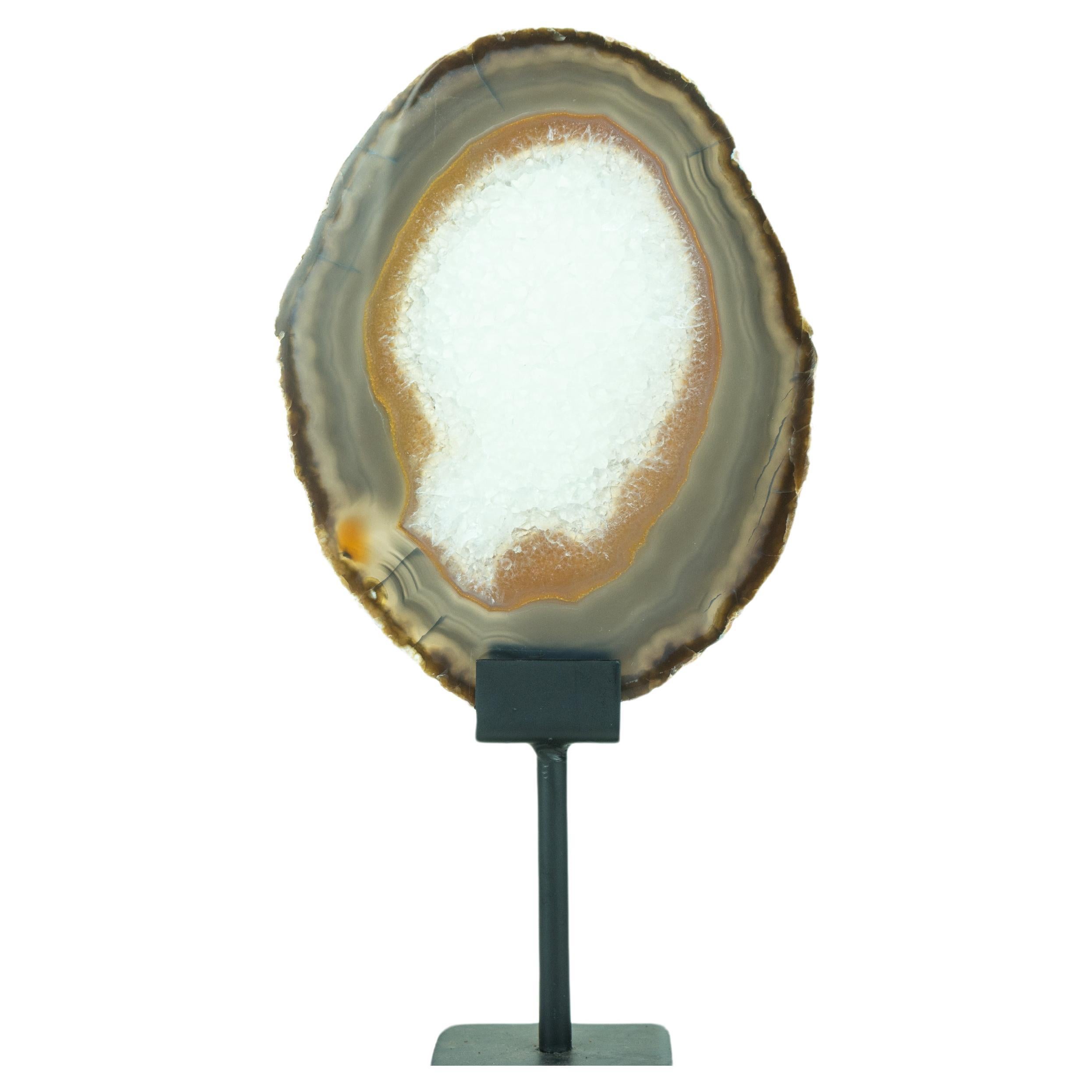lice d'agate bleue avec dentelles rouges au centre cristallisée et effet photochrome en vente