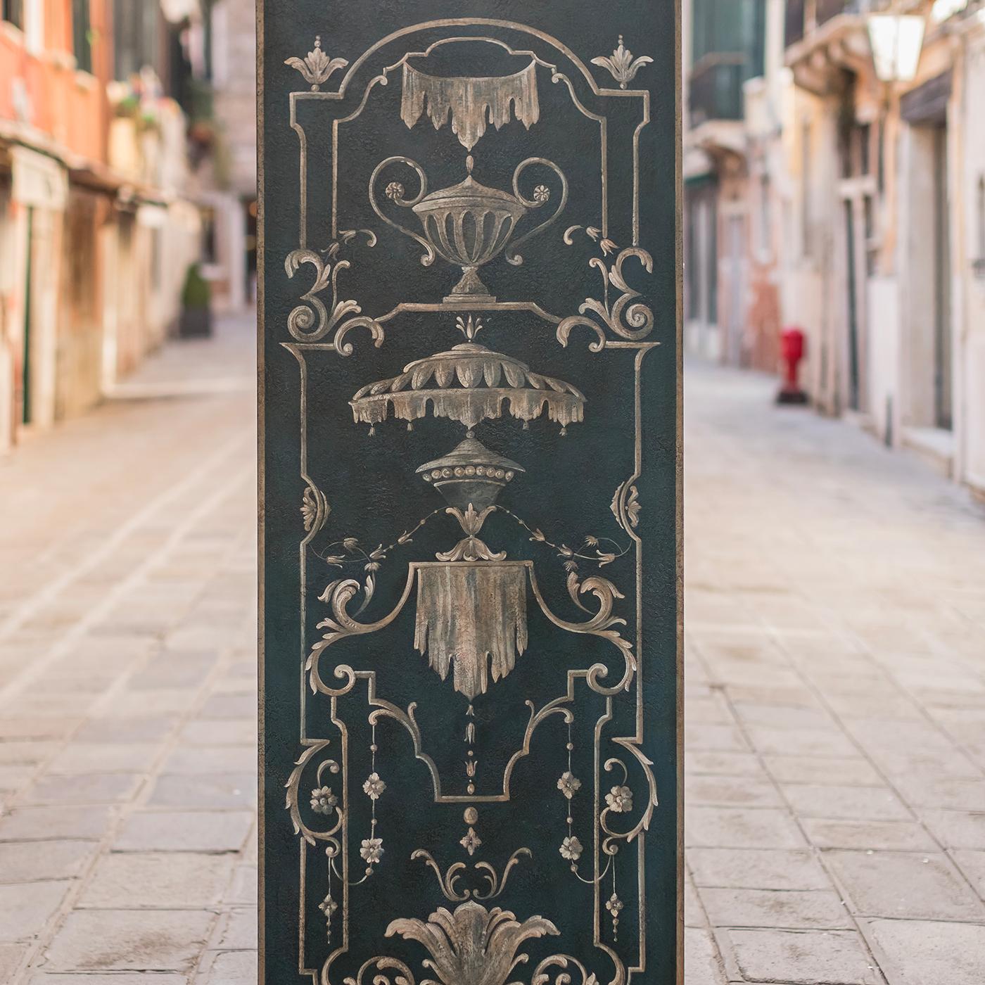 The panel, decorated by hand in Venetian style, is the perfect complement to any furnishing style for a refined environment. Colors and decorations can be customized upon customer request, to perfectly match this creation with the rest of the