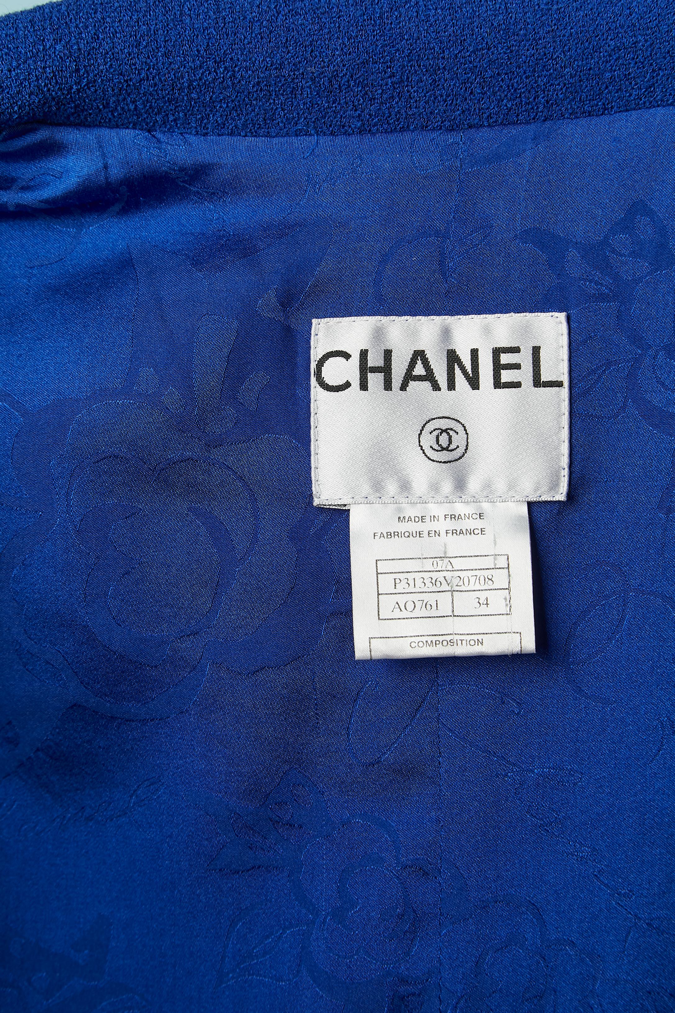 Giacca in lana blu con fiocco e abbellimento Chanel in vendita 7