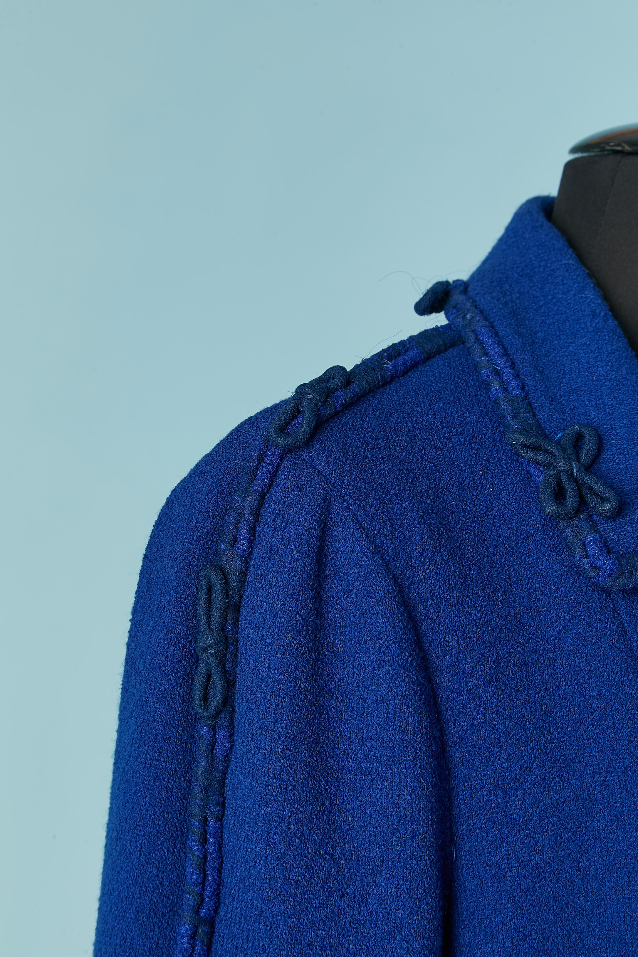 Giacca in lana blu con fiocco e abbellimento Chanel In condizioni ottime in vendita a Saint-Ouen-Sur-Seine, FR