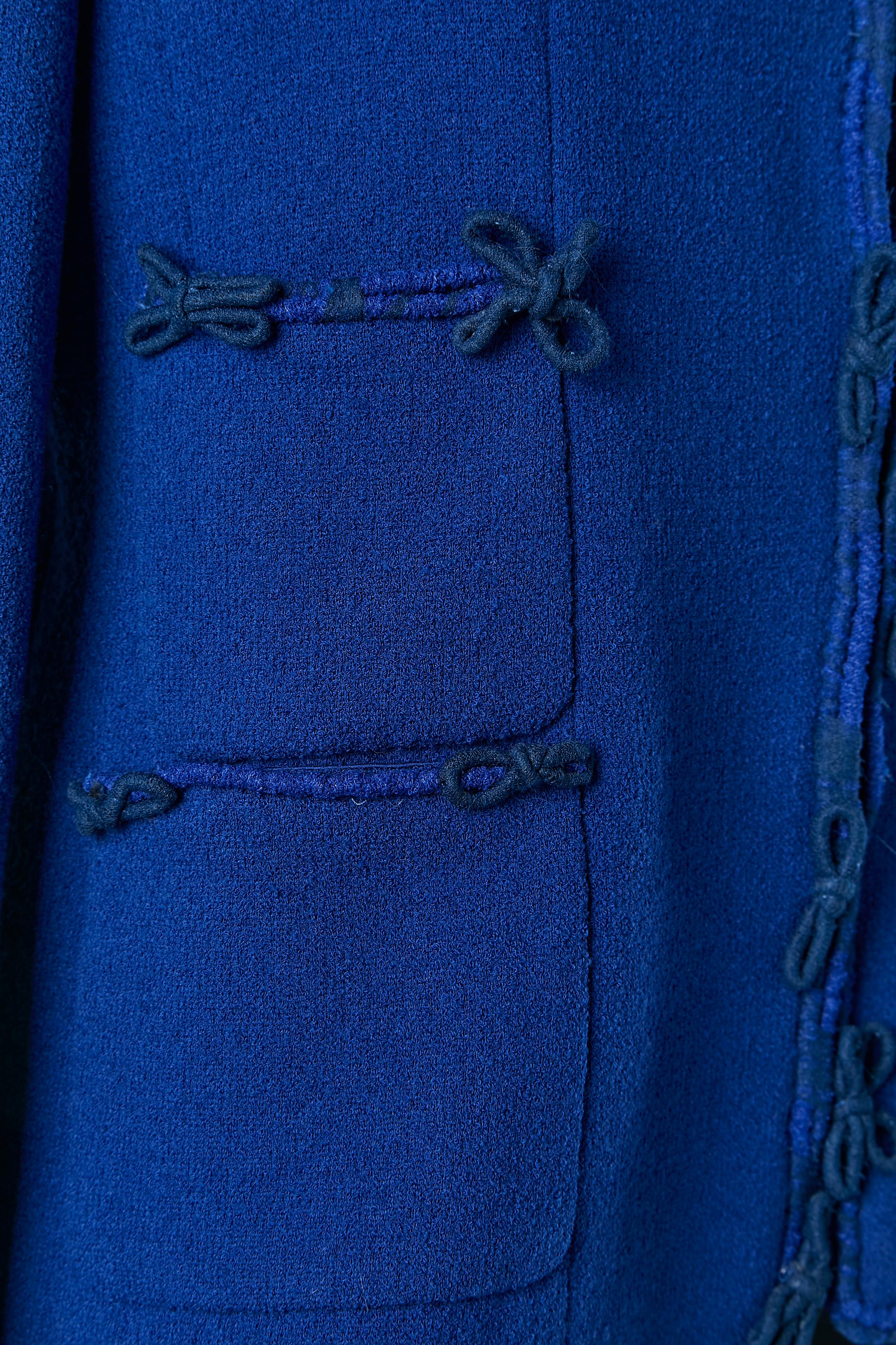 Donna Giacca in lana blu con fiocco e abbellimento Chanel in vendita