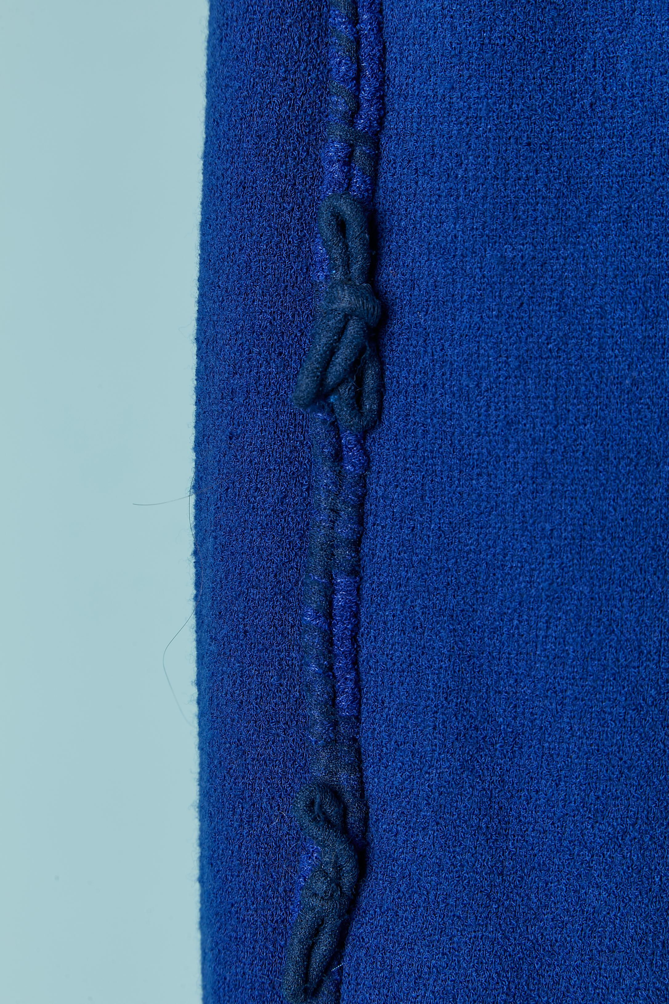Giacca in lana blu con fiocco e abbellimento Chanel in vendita 1