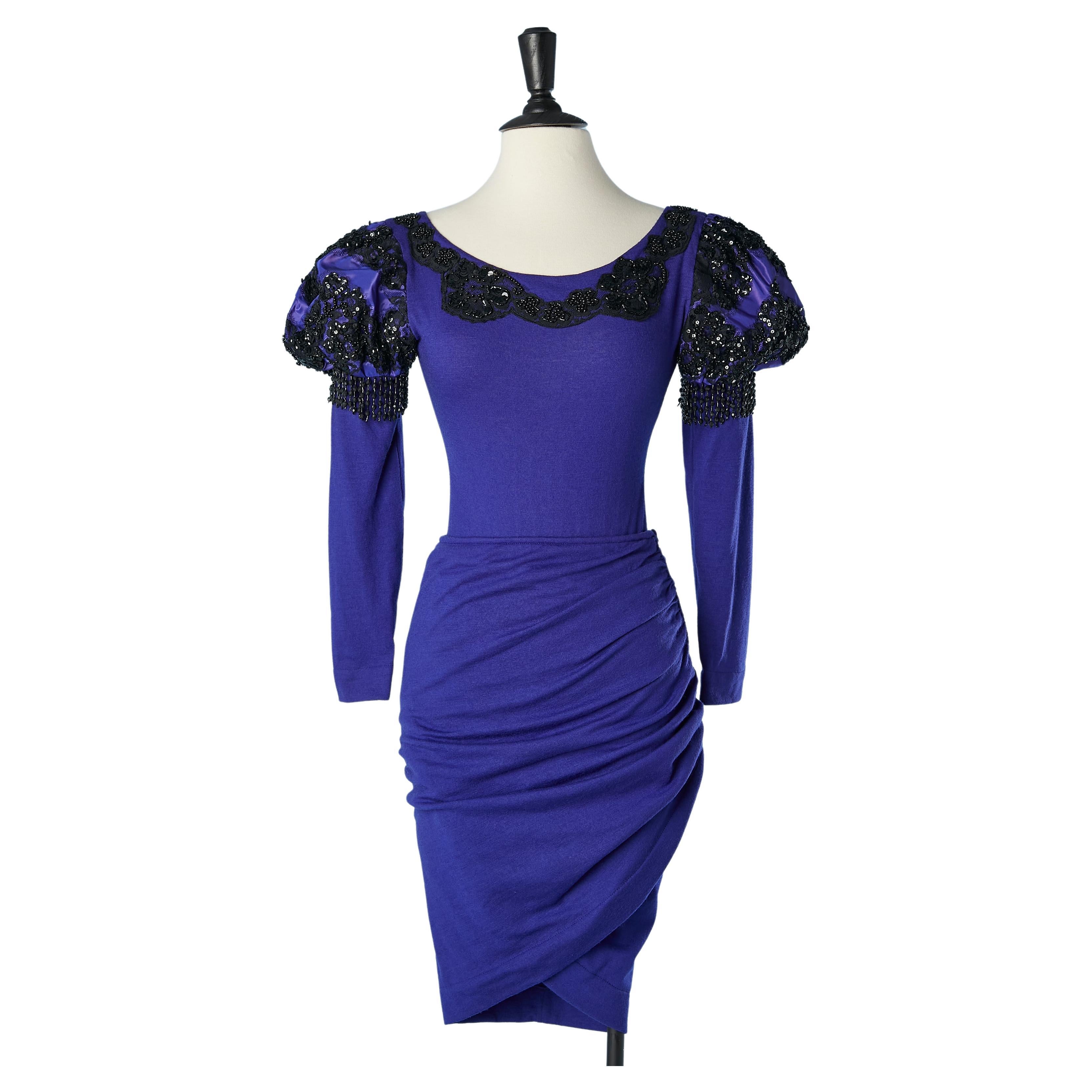 Completo da sera in jersey di lana blu con ricami neri Isabelle Allard