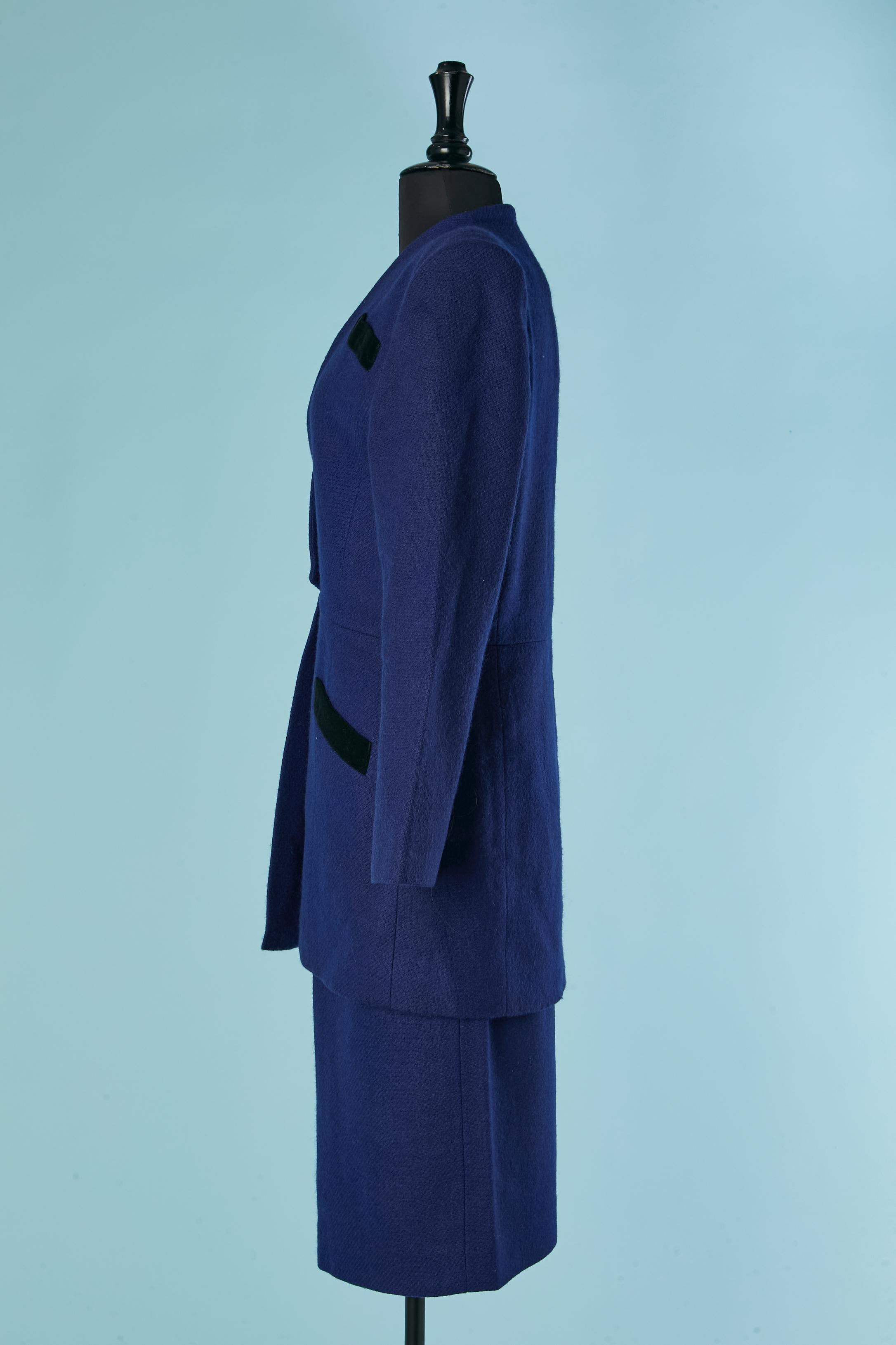 Combinaison jupe en laine bleue, détails en velours noir EMMANUELLE KHANH Excellent état - En vente à Saint-Ouen-Sur-Seine, FR